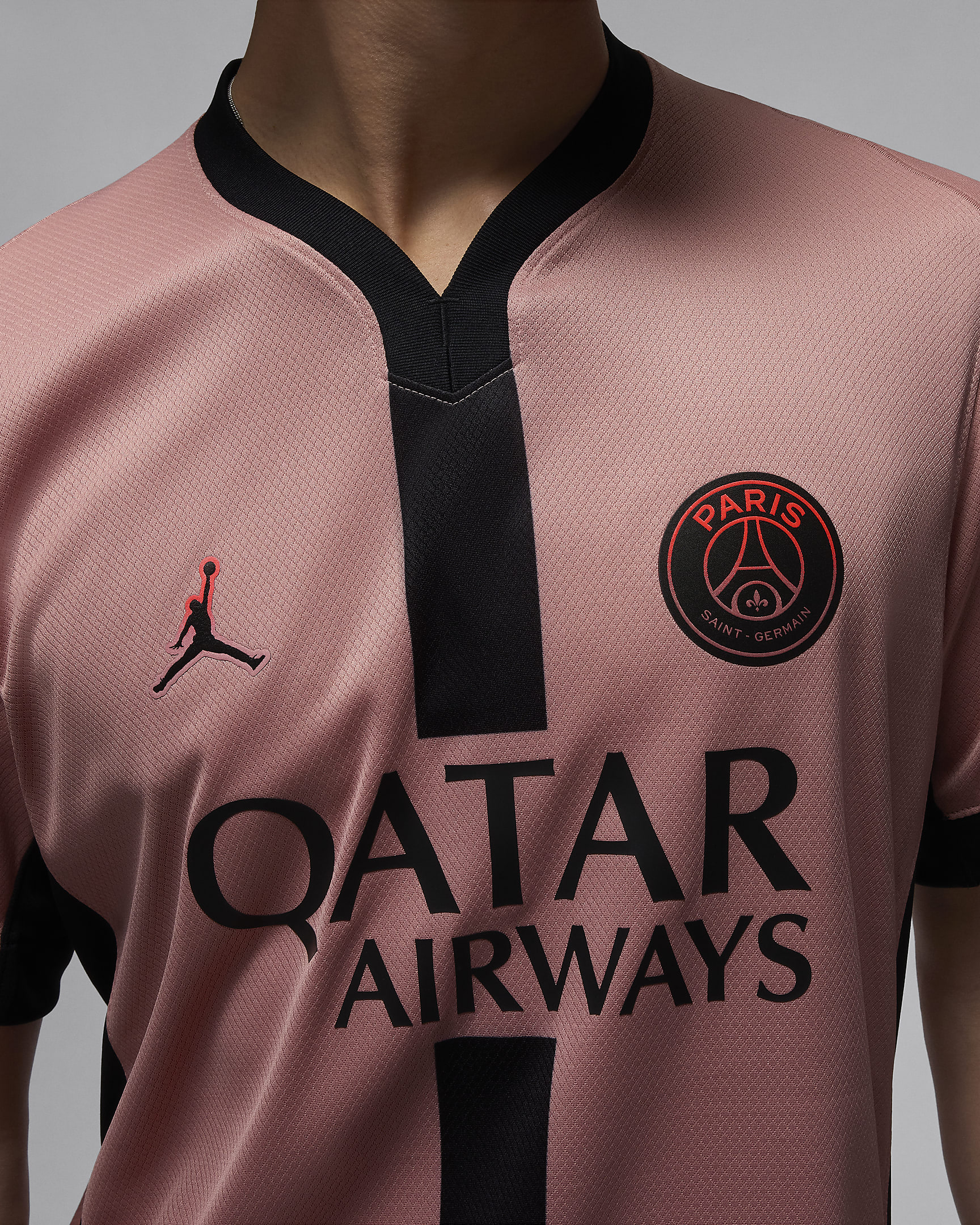 Paris Saint-Germain 2024/25 Stadium Third Jordan Dri-FIT Replica-fodboldspillertrøje til mænd - Rust Pink/sort/sort