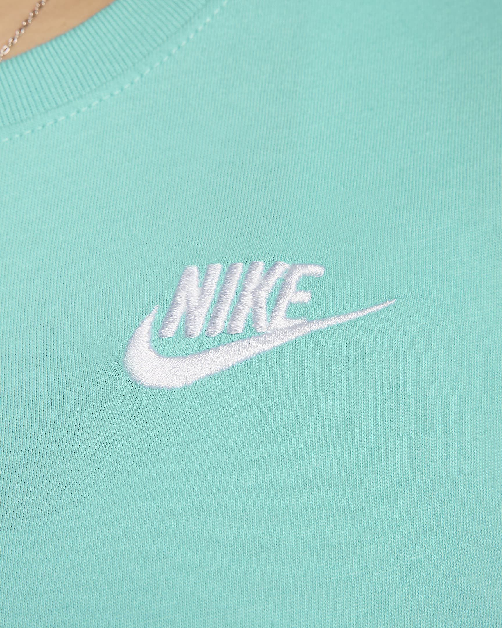 Nike Sportswear Club Essentials 女款 T 恤 - Green Frost/白色