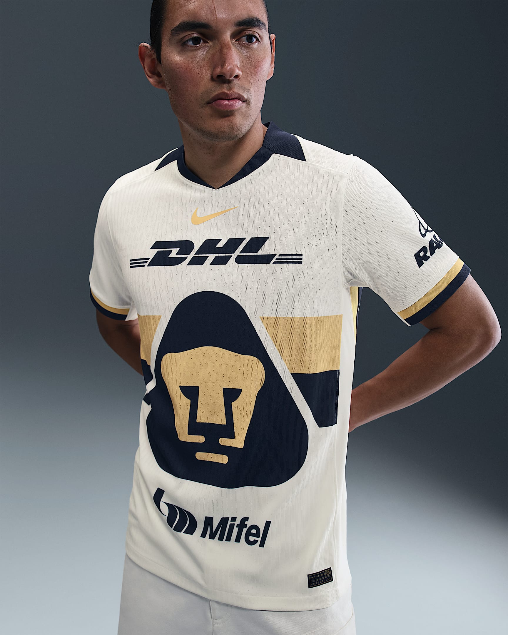 Jersey de fútbol Nike Dri-FIT ADV Authentic para hombre de Pumas UNAM local 2025/26 Match - Vela/Obsidiana/Obsidiana/Oro club