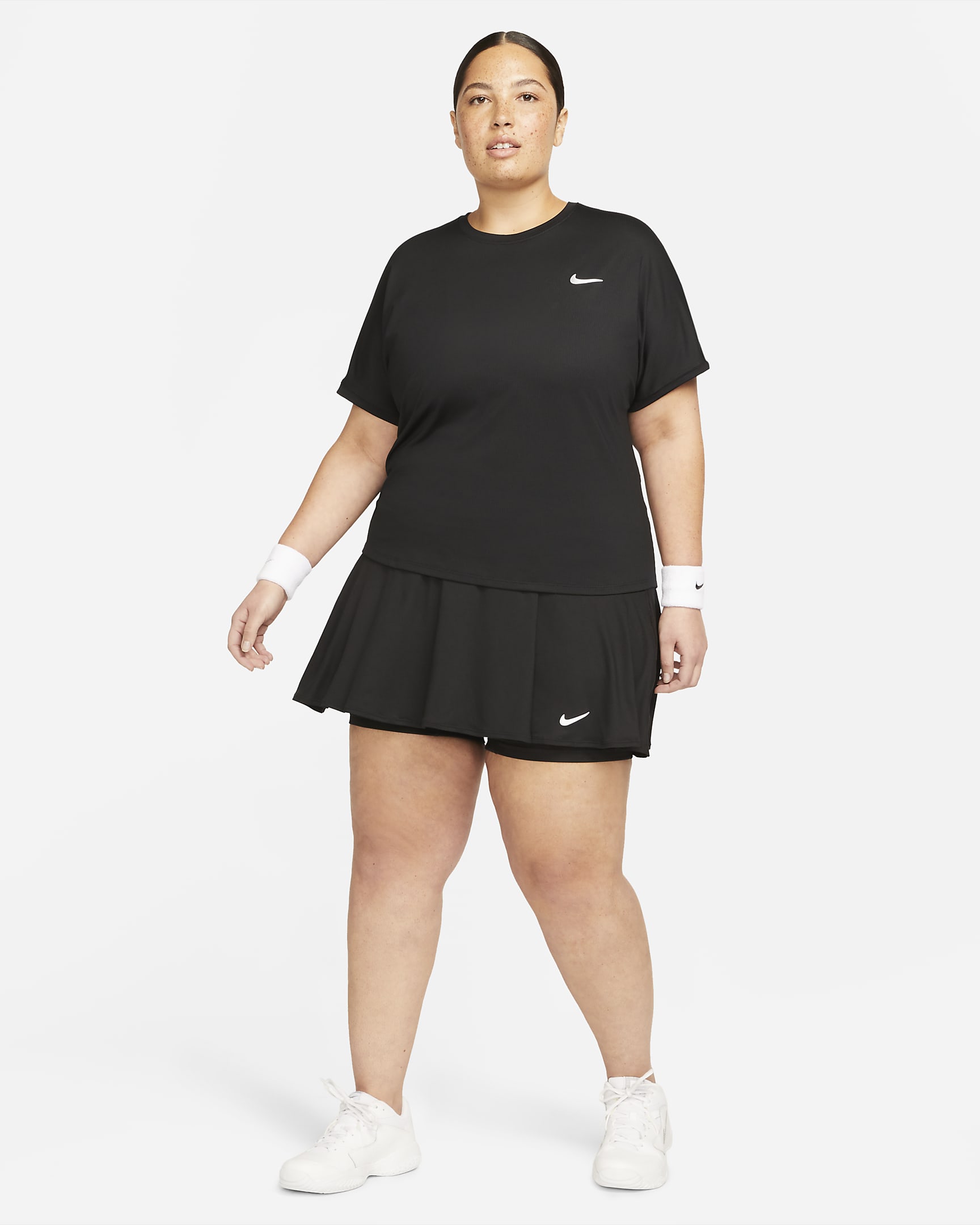 NikeCourt Dri-FIT Victory Ruimvallende tennisrok (Plus Size) - Zwart/Wit