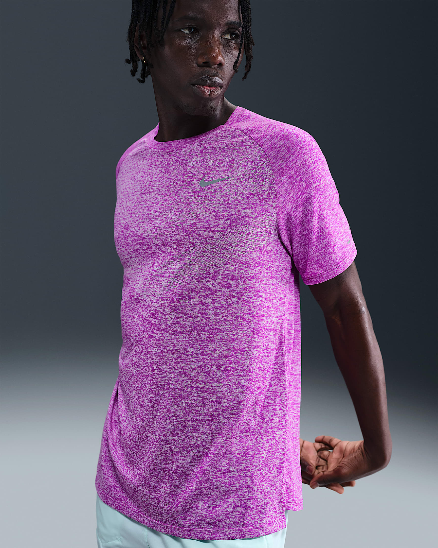 Playera de correr de manga corta Dri-FIT ADV para hombre Nike Stride - Morado vivo/Jaspeado