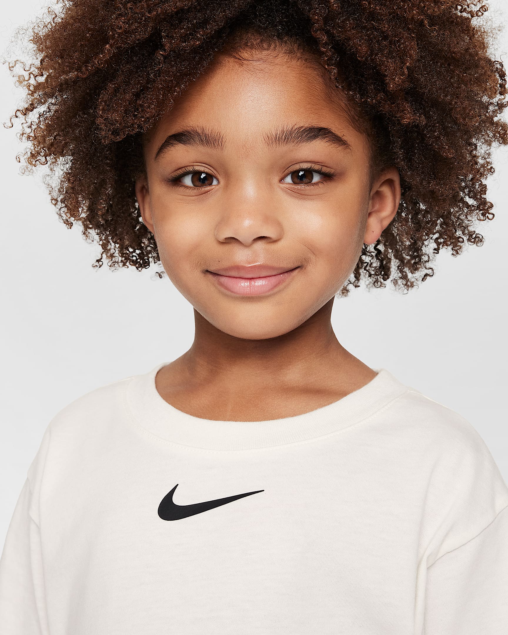 Playera con gráfico cómoda para niños talla pequeña Nike - Vela