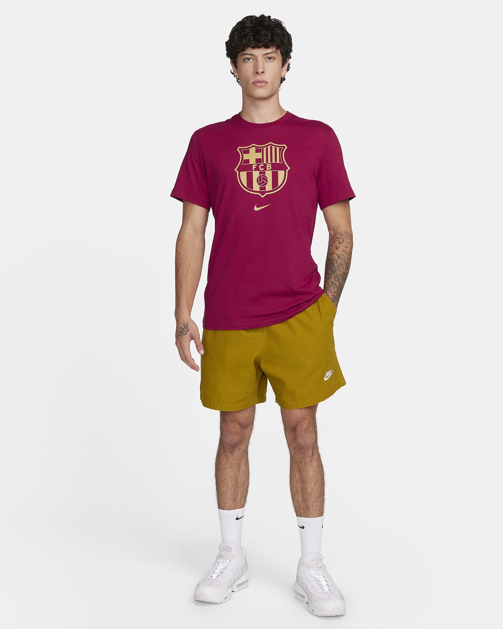 F.C. Barcelona Crest Men's Football T-Shirt. Nike PT