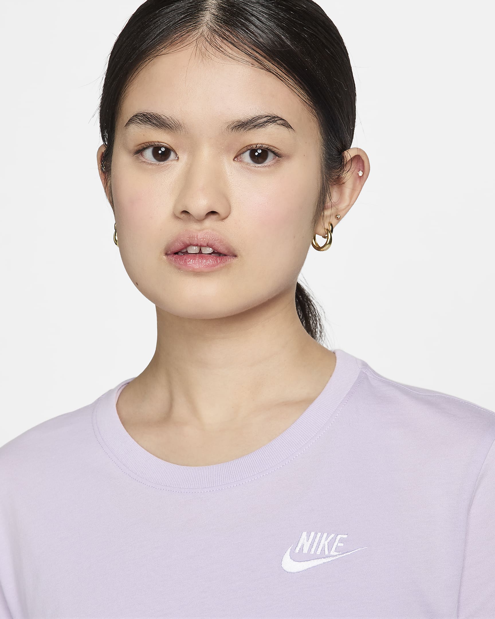 เสื้อยืดผู้หญิง Nike Sportswear Club Essentials - Violet Mist/ขาว