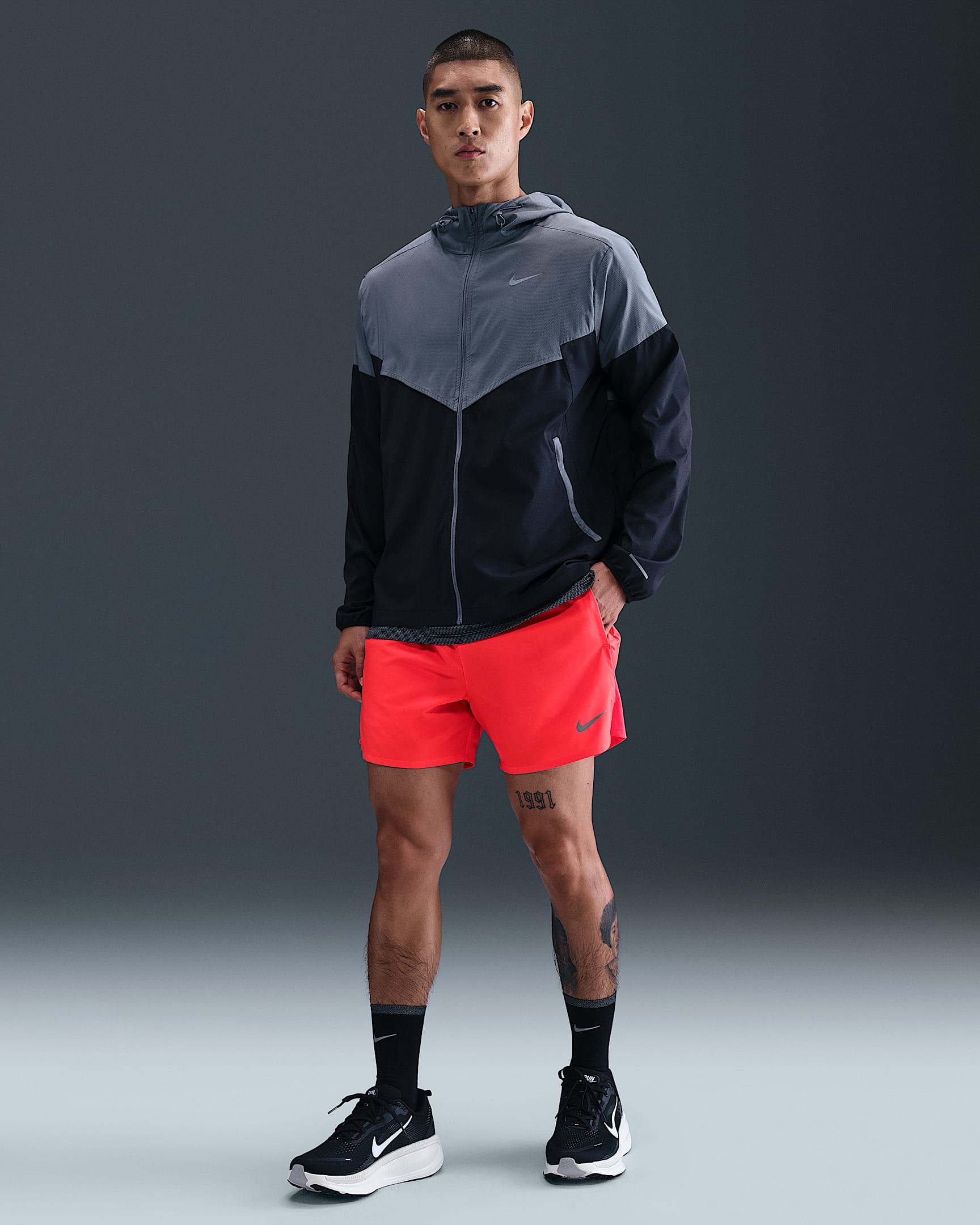 Nike Dri-FIT Challenger Men's 13cm (approx.) Brief-Lined Versatile Shorts - Bright Crimson/Bright Crimson/Black
