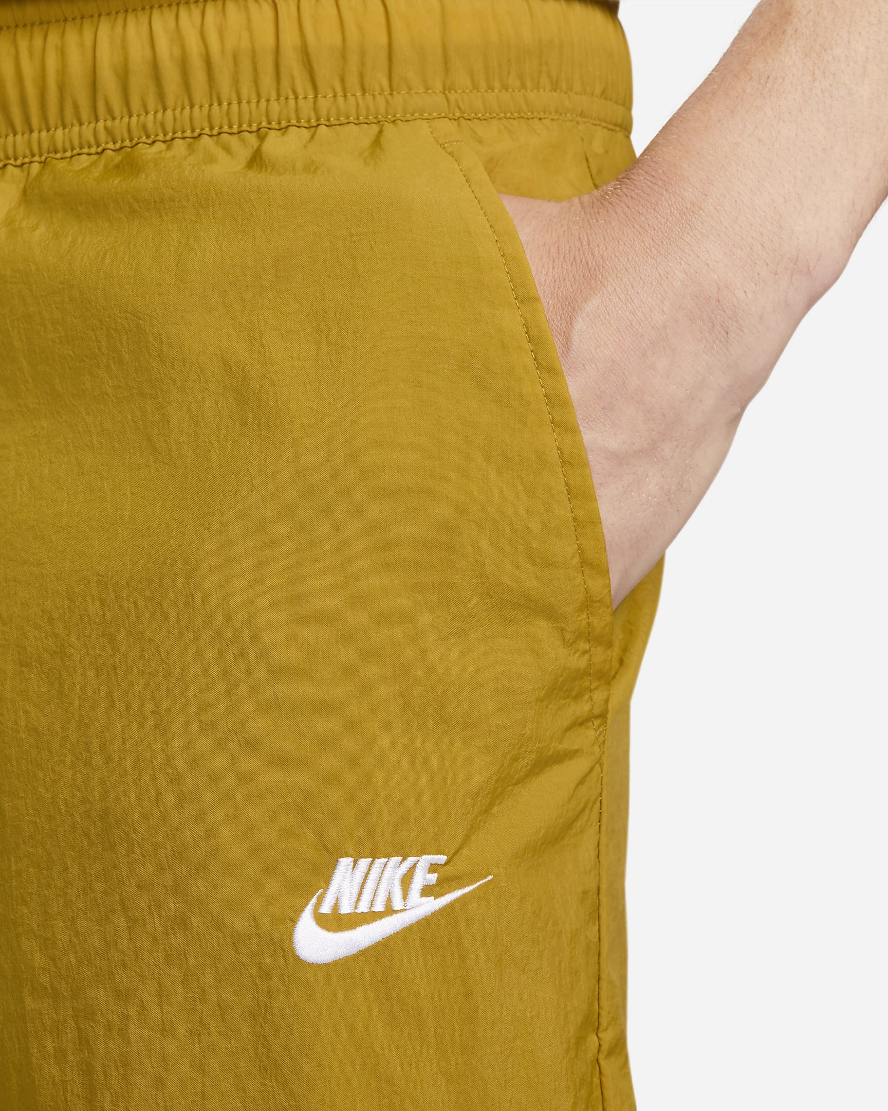 Nike Club Men's Lightweight Woven Trousers. Nike CA