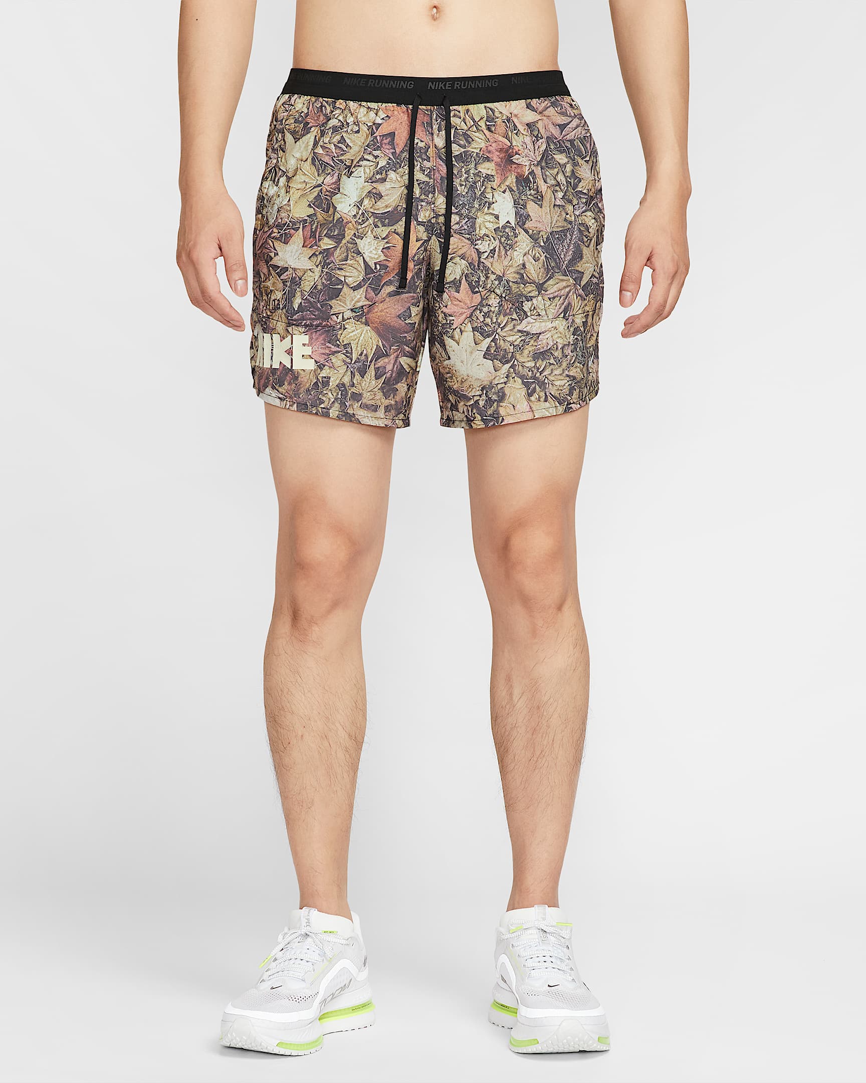 Nike Stride Men's Dri-FIT 18cm (approx) Brief-Lined Printed Running Shorts - Black/White/Hemp