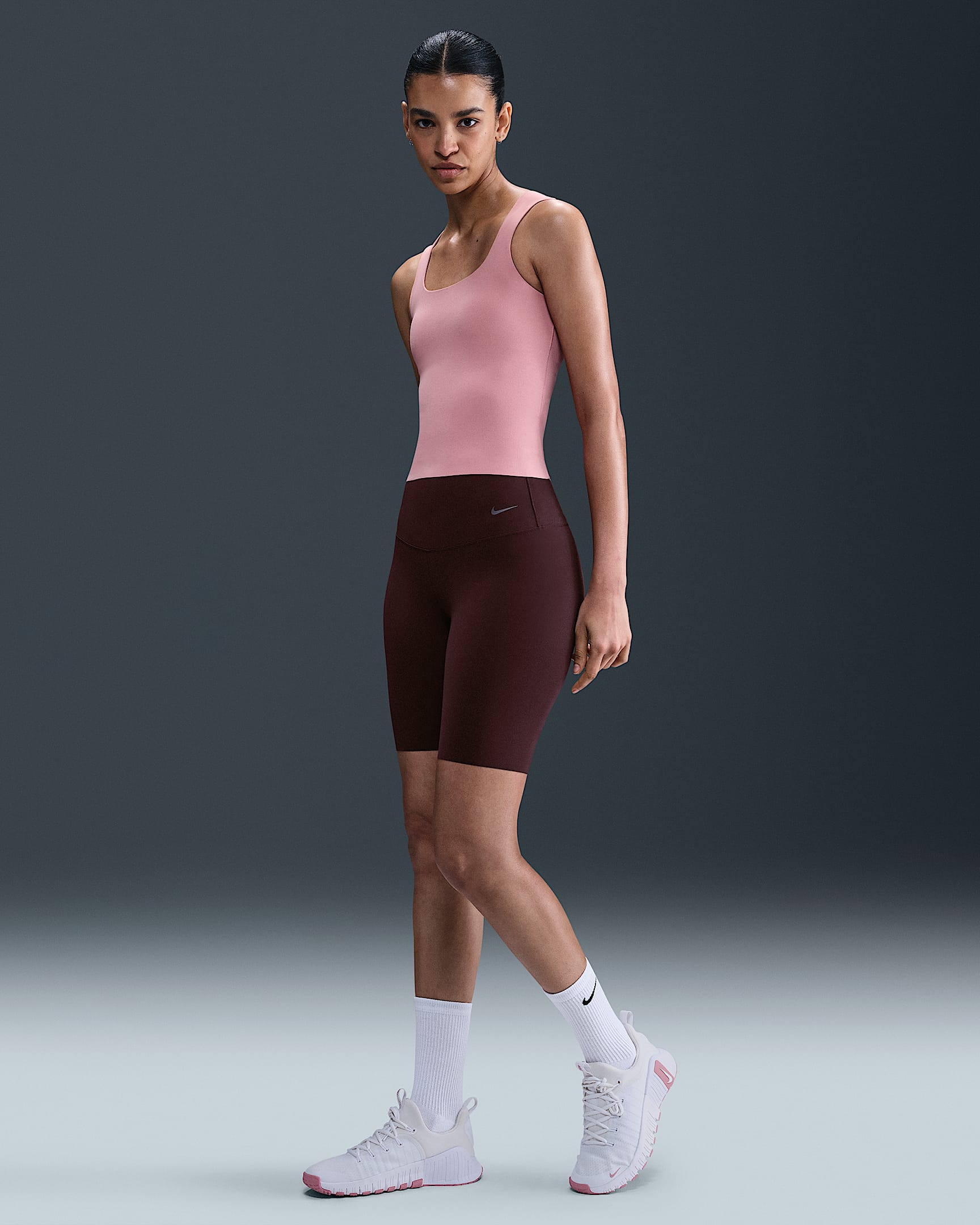 Nike Zenvy Bike Shorts mit hohem Taillenbund (Damen, ca. 20,5 cm) - Burgundy Crush/Schwarz