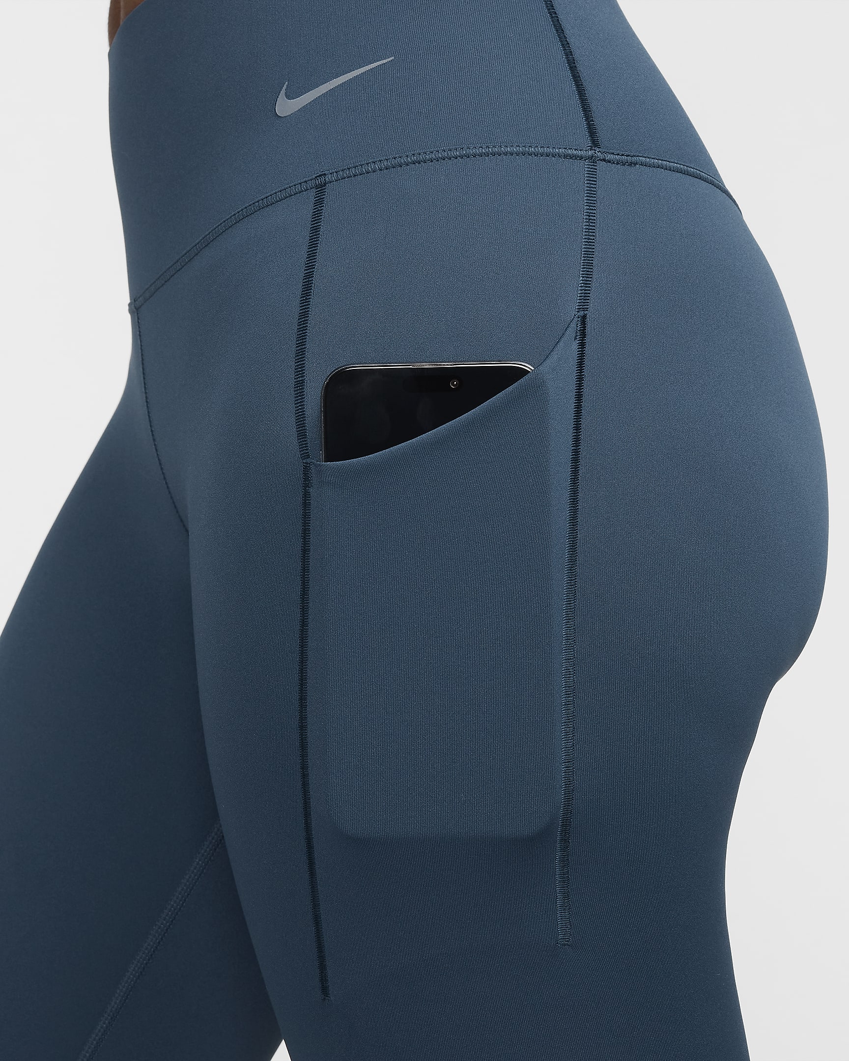 Nike Universa 7/8-Leggings mit mittlerem Halt, mittelhohem Bund und Taschen für Damen - Armory Navy/Schwarz