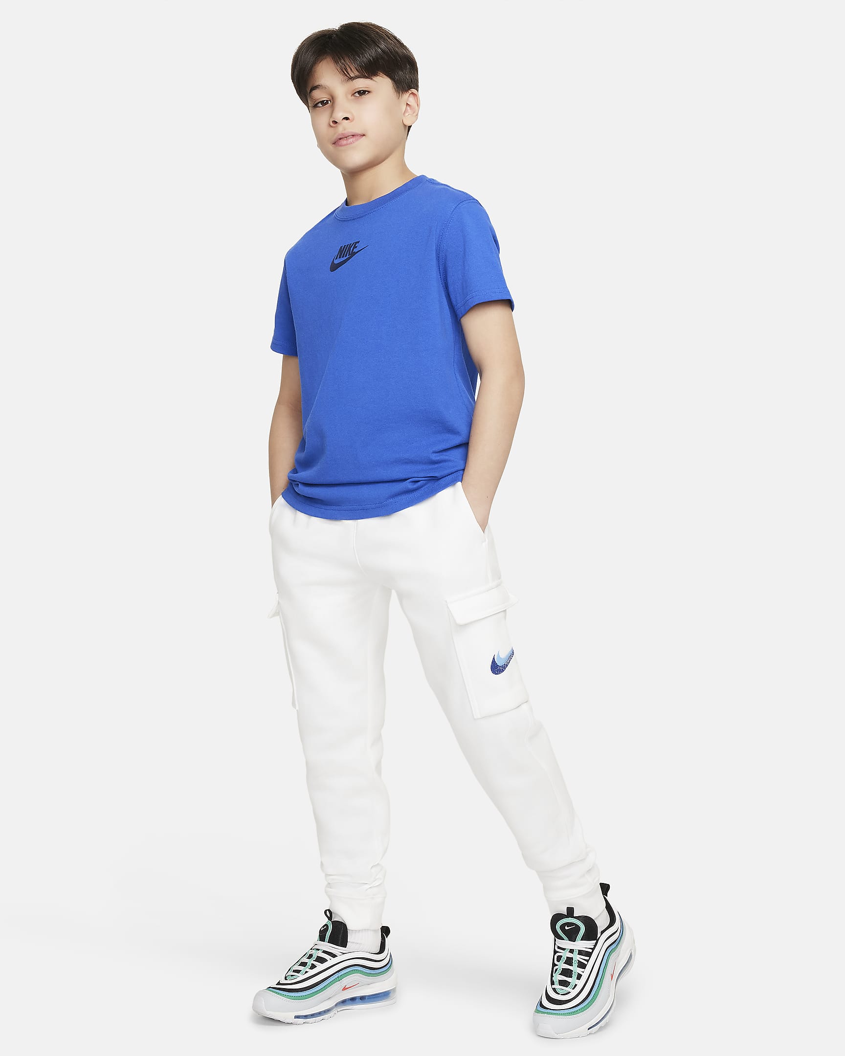 Pantaloni cargo in fleece con grafica Nike Sportswear – Ragazzo - Bianco