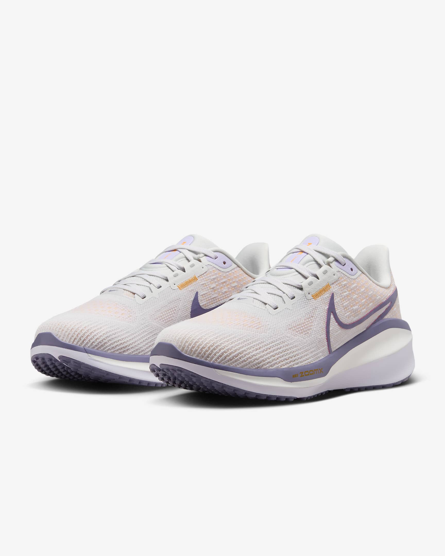 Tenis de correr en pavimento para mujer Nike Vomero 17 - Polvo fotón/Flor de lila/Blanco/Alba