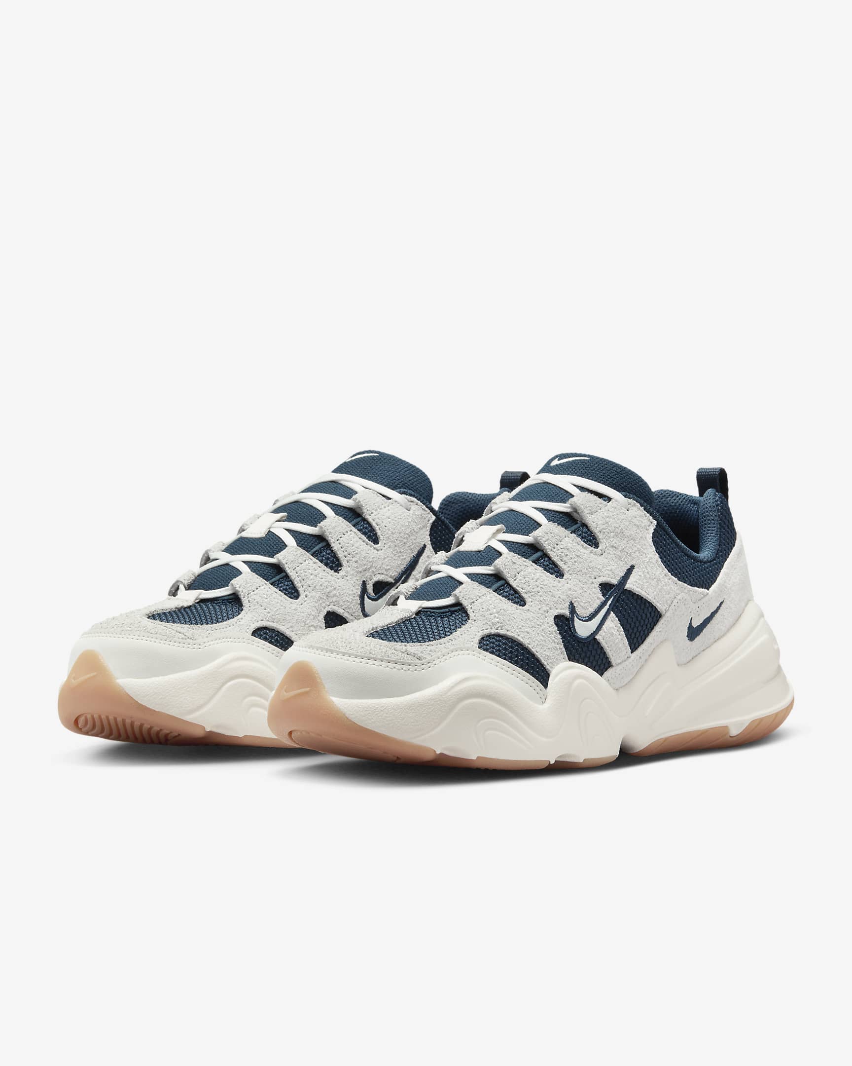 Sapatilhas Nike Tech Hera para mulher - Phantom/Armory Navy/Sail/Cinzento Football