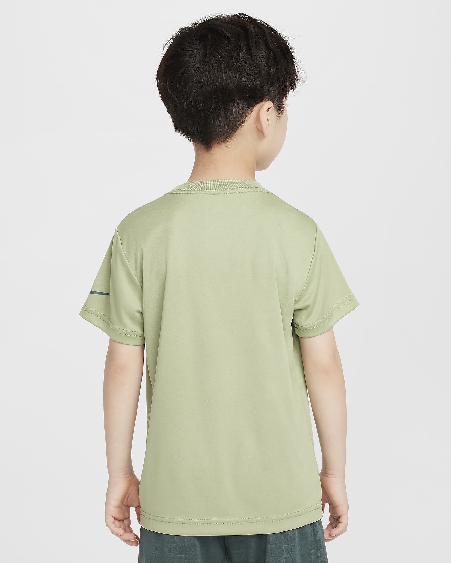 Playera Swoosh para niños talla pequeña Nike Dri-FIT "Just Do It" - Verde aceite