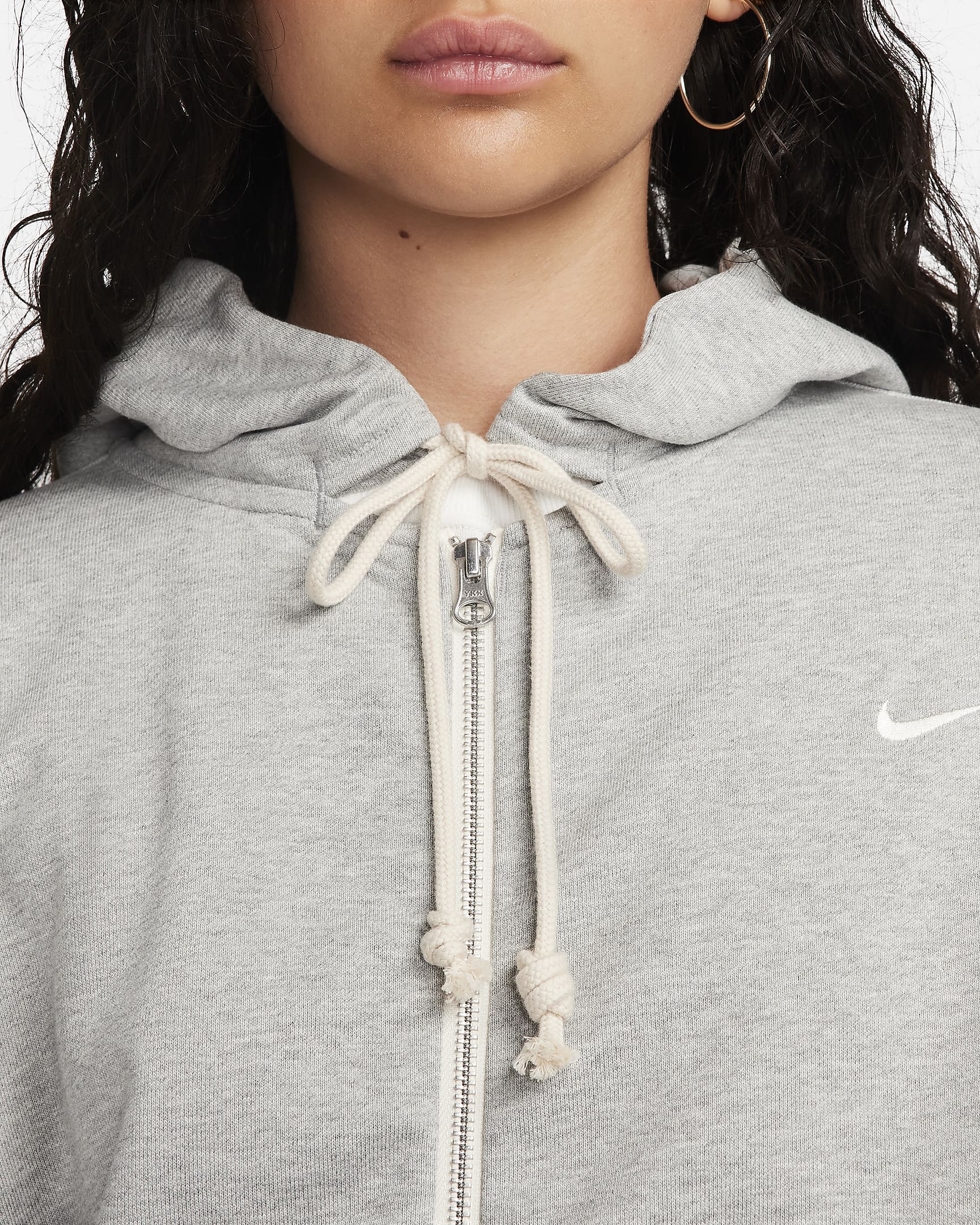 Nike Standard Issue Men's DriFIT FullZip Basketball Hoodie. Nike LU