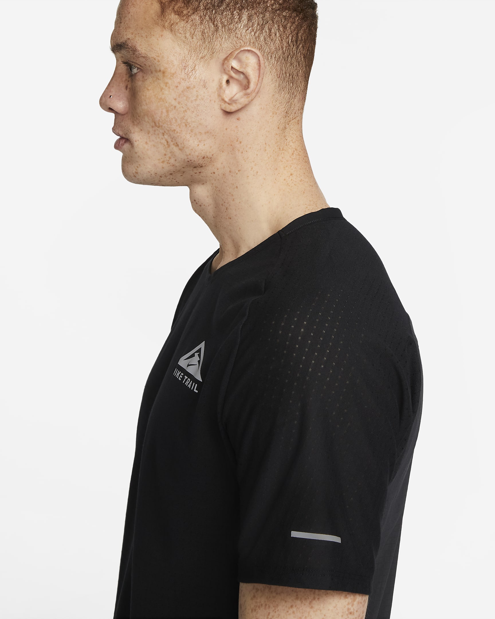 Pánské běžecké tričko Nike Trail Solar Chase Dri-FIT s krátkým rukávem - Černá/Bílá