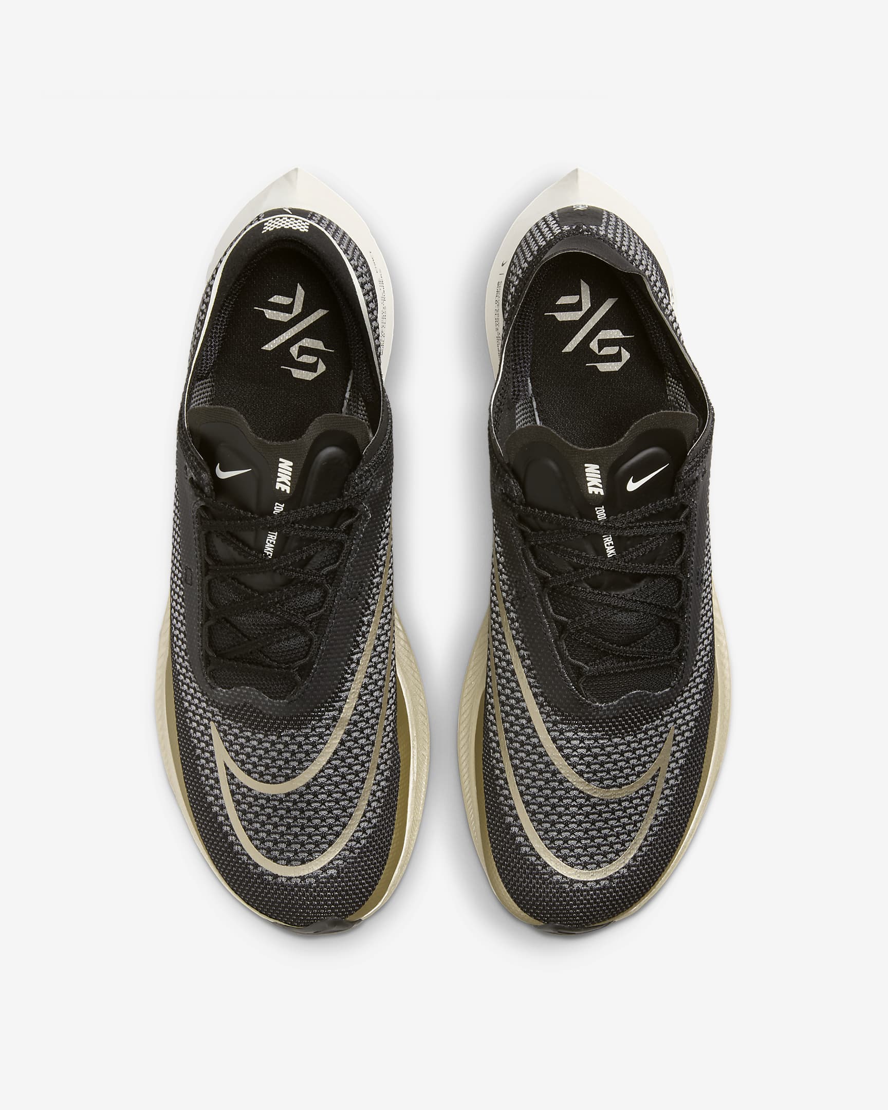 Tenis de carrera en carretera Nike Streakfly - Negro/Blanco/Vela/Oro metalizado con textura