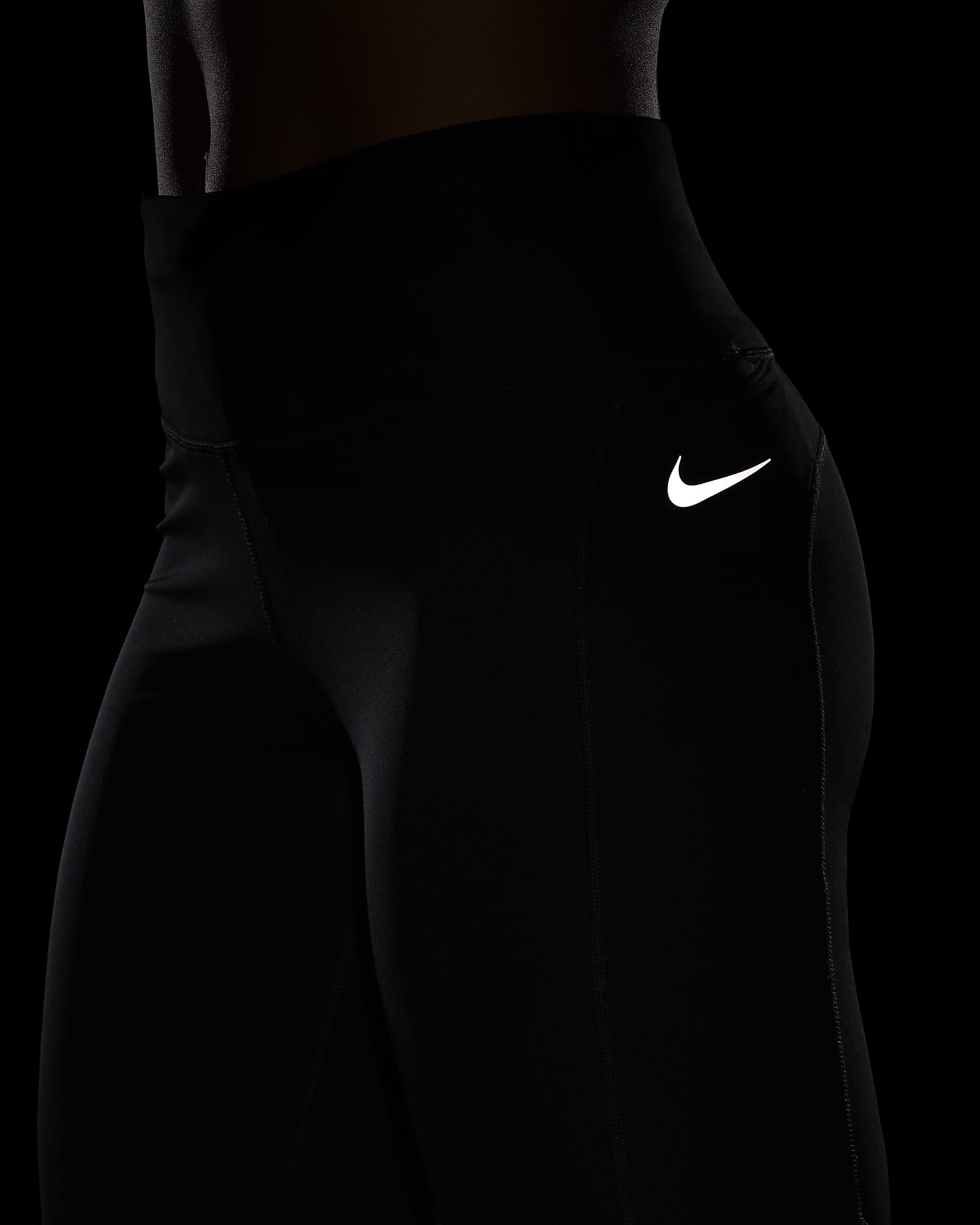 Nike Epic Fast-løbeleggings med mellemhøj talje og lomme til kvinder - sort