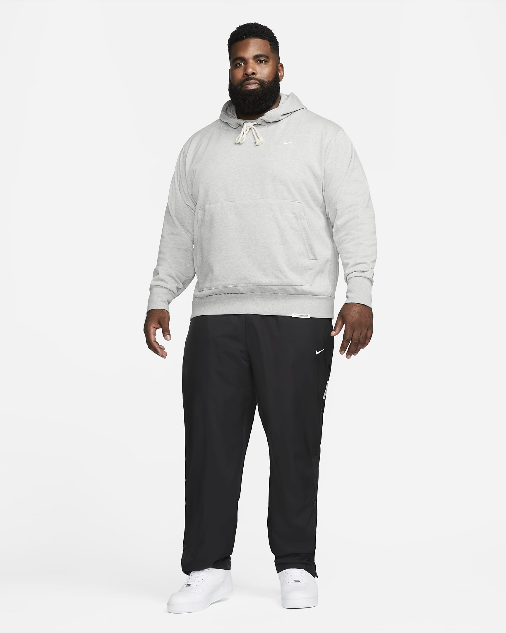 Nike Standard Issue Dri-FIT belebújós, kapucnis férfipulóver kosárlabdához - Dark Grey Heather/Pale Ivory