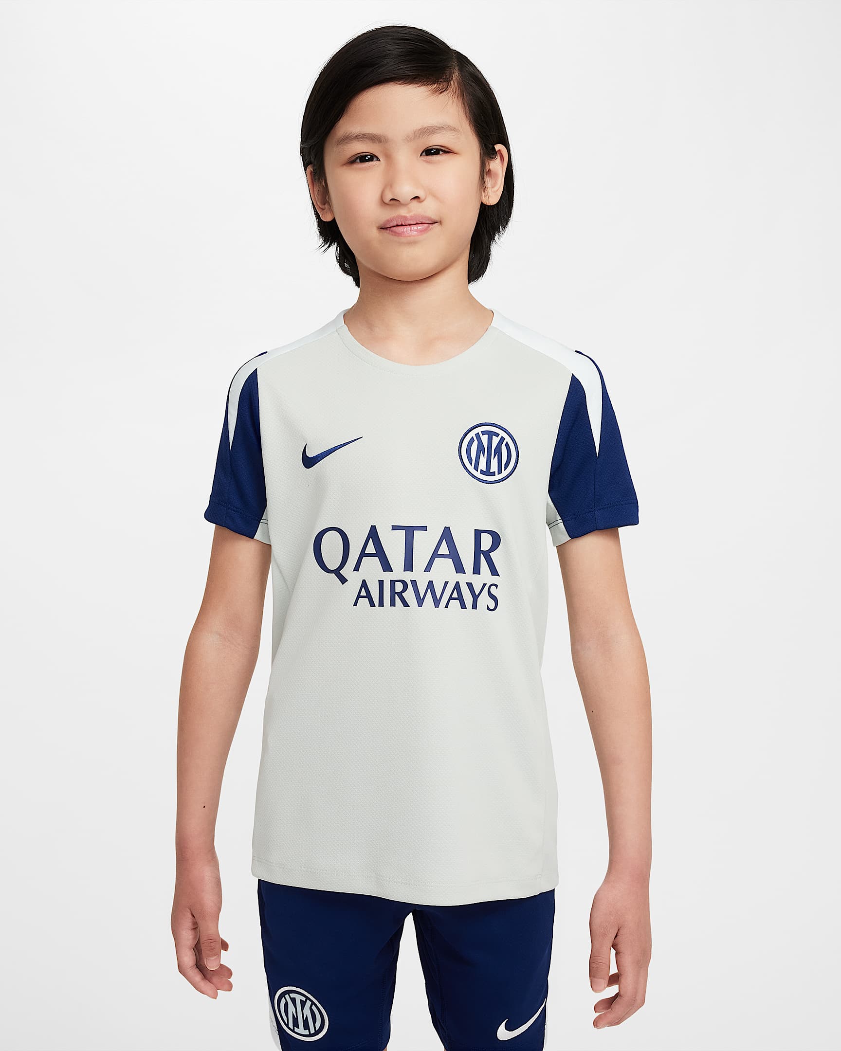 Inter Mailand Strike Nike Dri-FIT Kurzarm-Fußballoberteil (ältere Kinder) - Grey Haze/Blue Void/Ghost Aqua/Blue Void