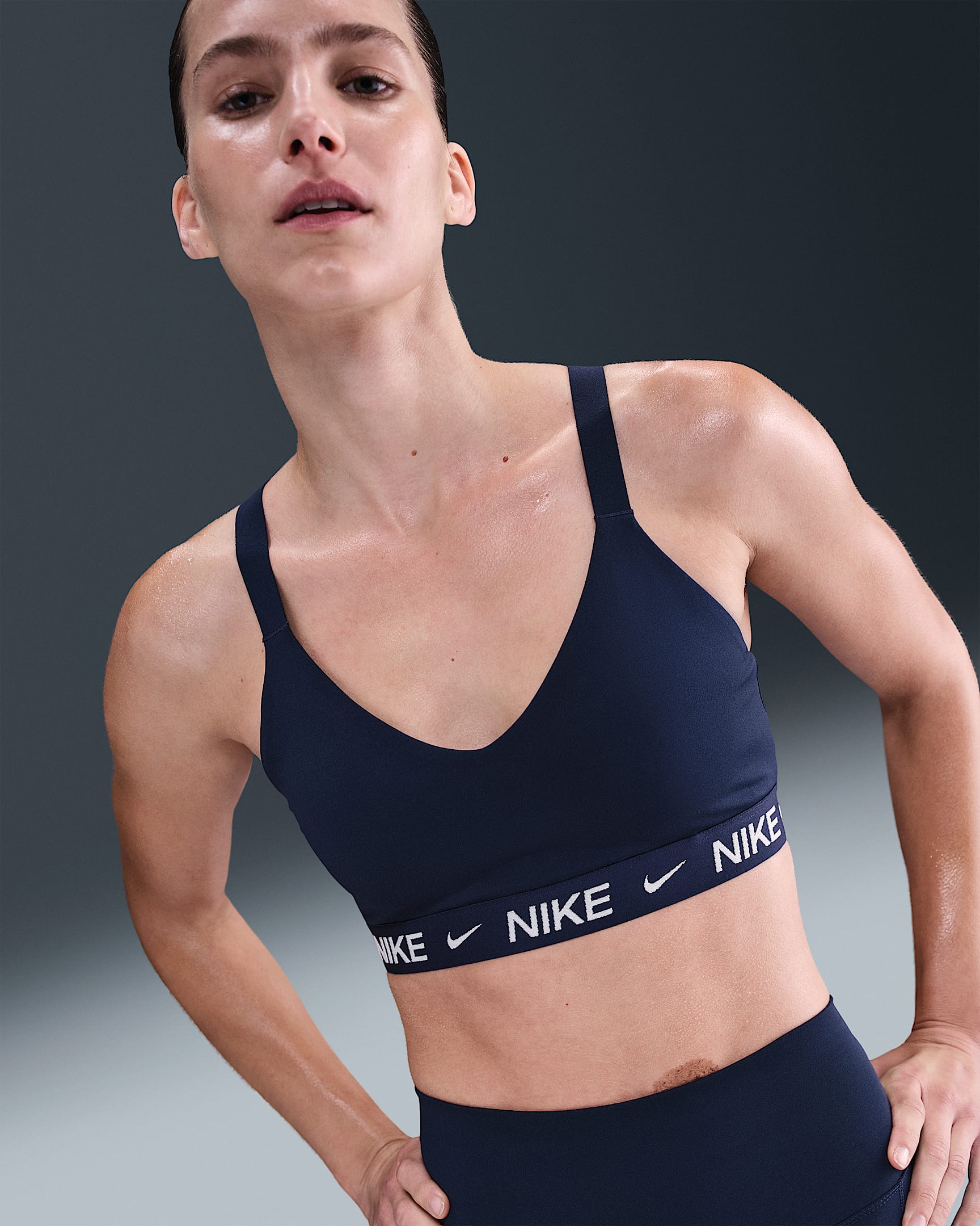 Bra deportivo ajustable acolchado para mujer Nike Indy Medium Support - Azul marino medianoche