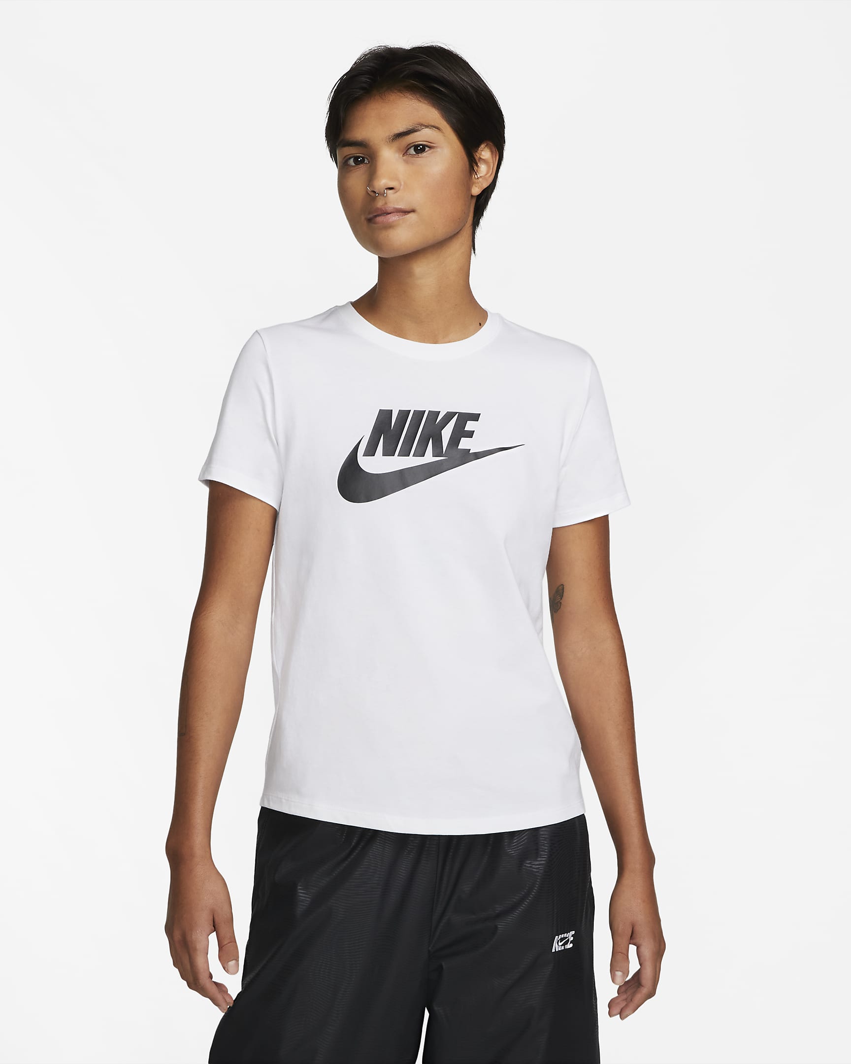 Tee-shirt à logo Nike Sportswear Essentials pour femme - Blanc/Noir