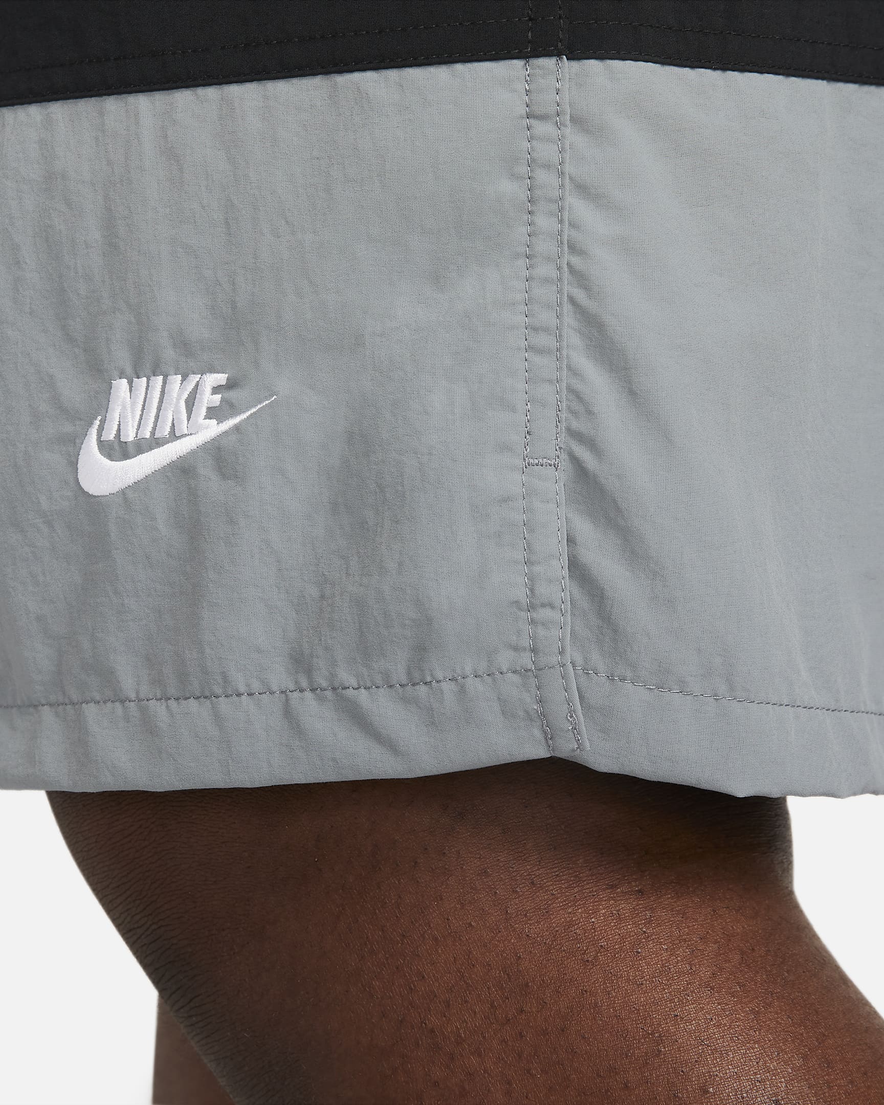 Nike Club Men's Woven Colour-Blocked Shorts. Nike IE