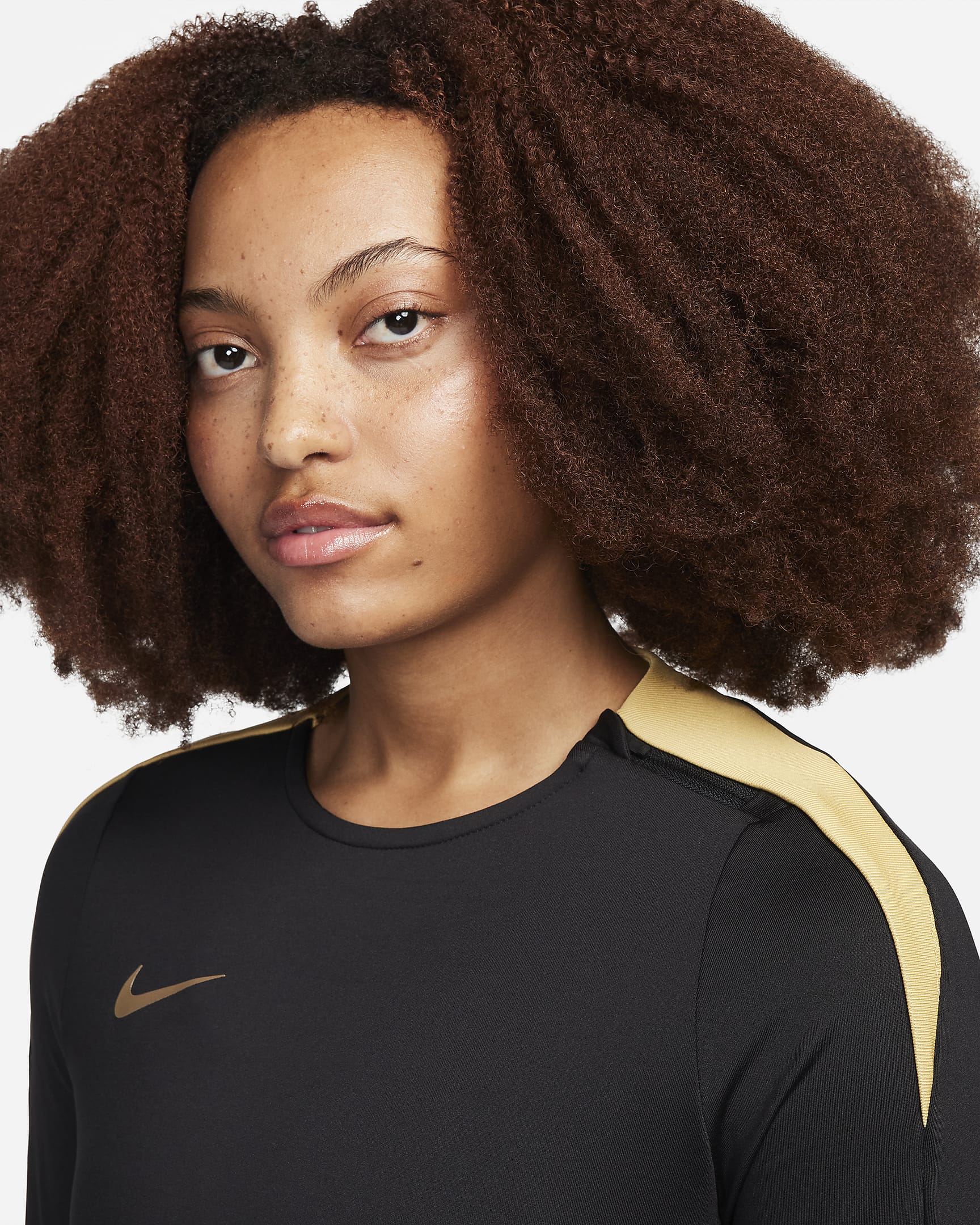 Nike Strike Dri-FIT fotballoverdel med rund hals til dame - Svart/Jersey Gold/Metallic Gold