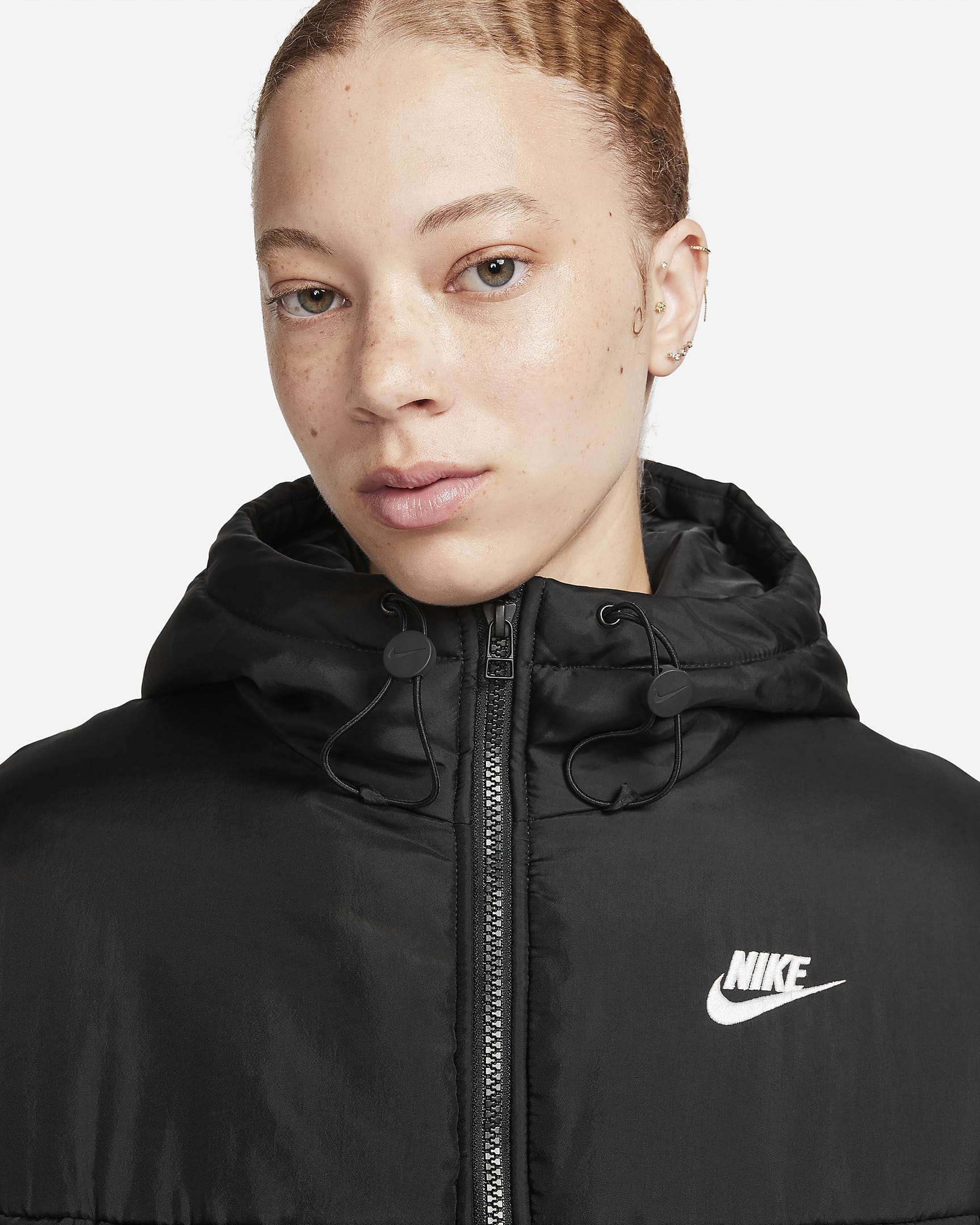 Nike Sportswear Therma-FIT ledig klassisk bobleparkas med hette til dame - Svart/Hvit