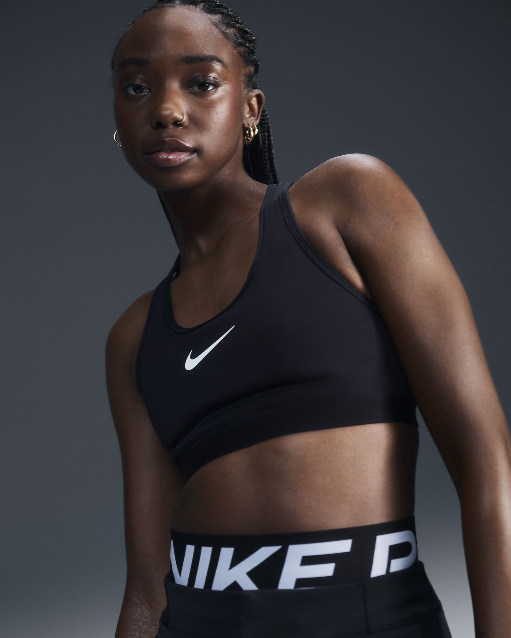 Dámská nastavitelná sportovní podprsenka Nike Swoosh bez vycpávek se silnou oporou - Černá/Iron Grey/Bílá