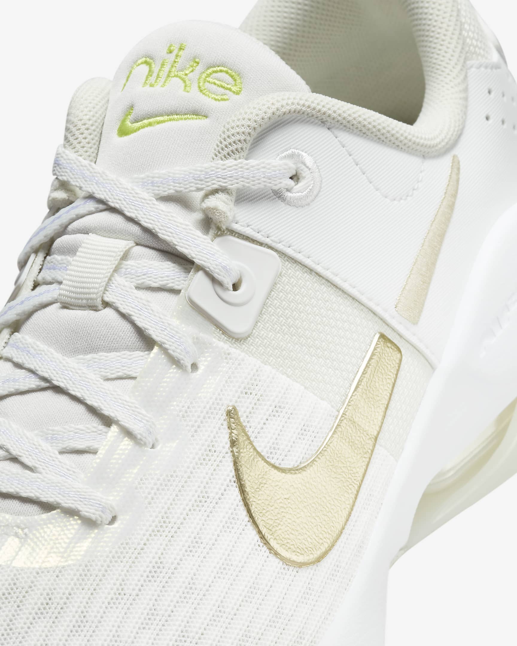 Nike Zoom Bella Premium 6-træningssko til kvinder - Summit White/Sea Glass/Light Lemon Twist/Metallic Gold Star