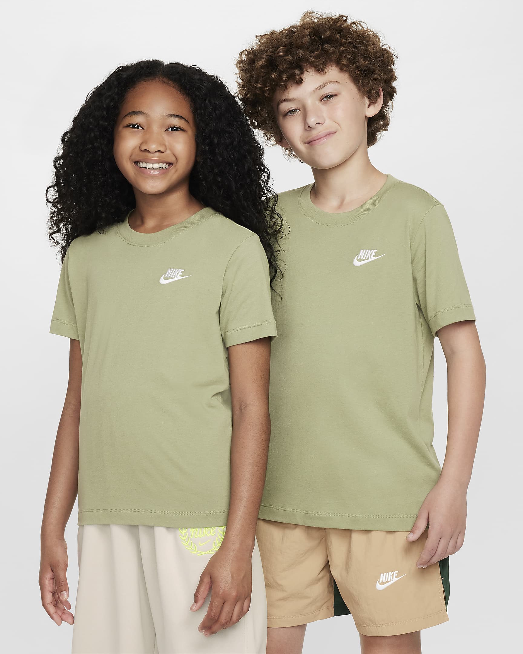 Nike Sportswear Older Kids' T-Shirt - Oil Green