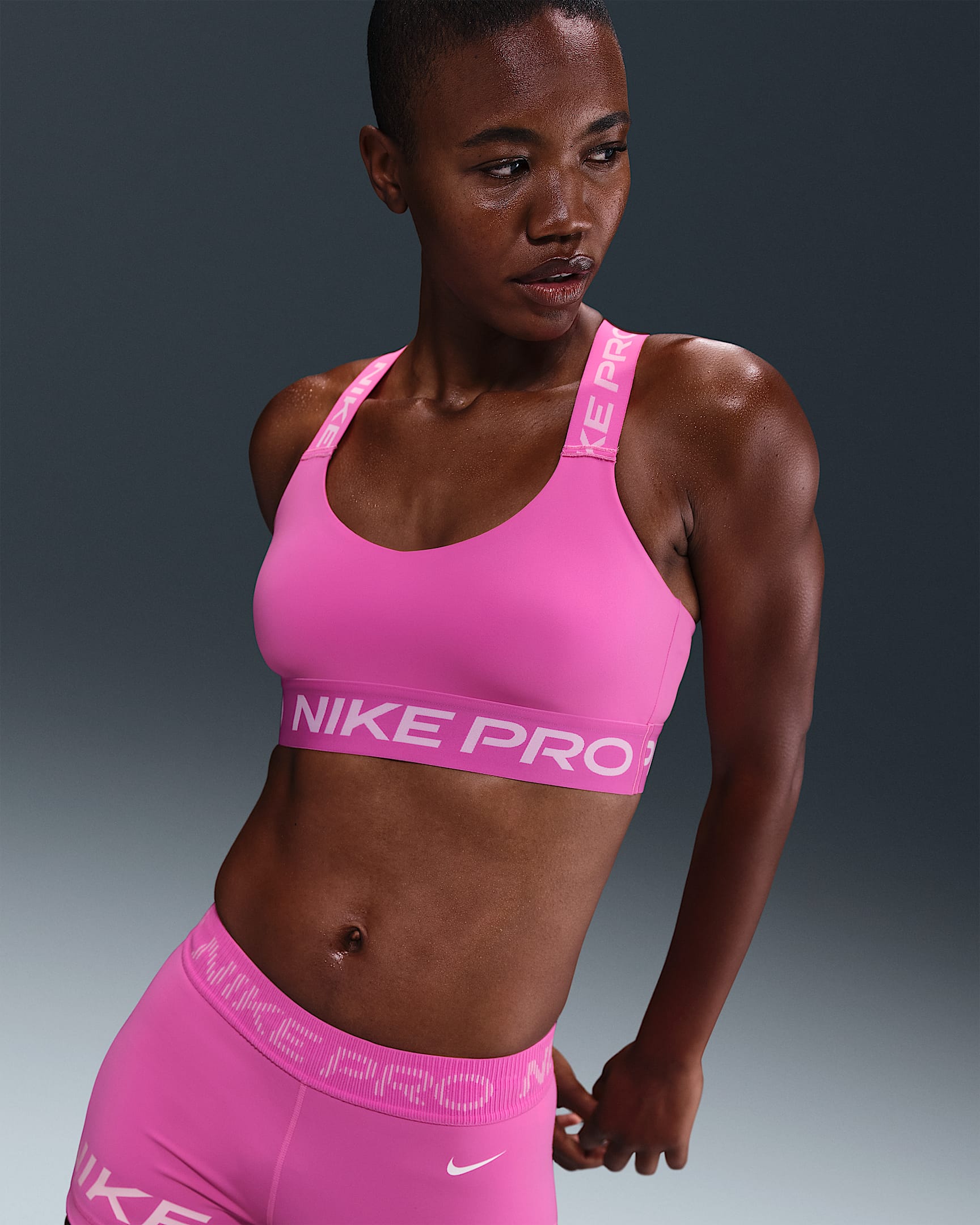 Ovadderad sport-BH Nike Pro med lätt stöd för kvinnor - Playful Pink/Vit
