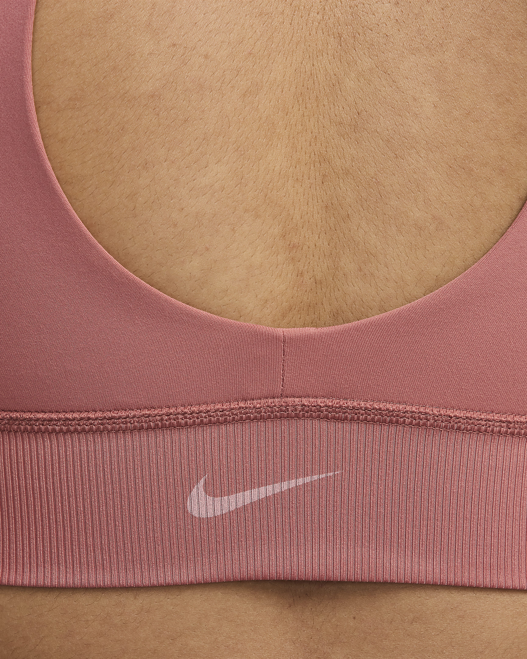 Bra deportivo de baja sujeción con forro ligero y cuello alto para mujer Nike One Twist - Rosa cañón/Rosa cañón/Blanco