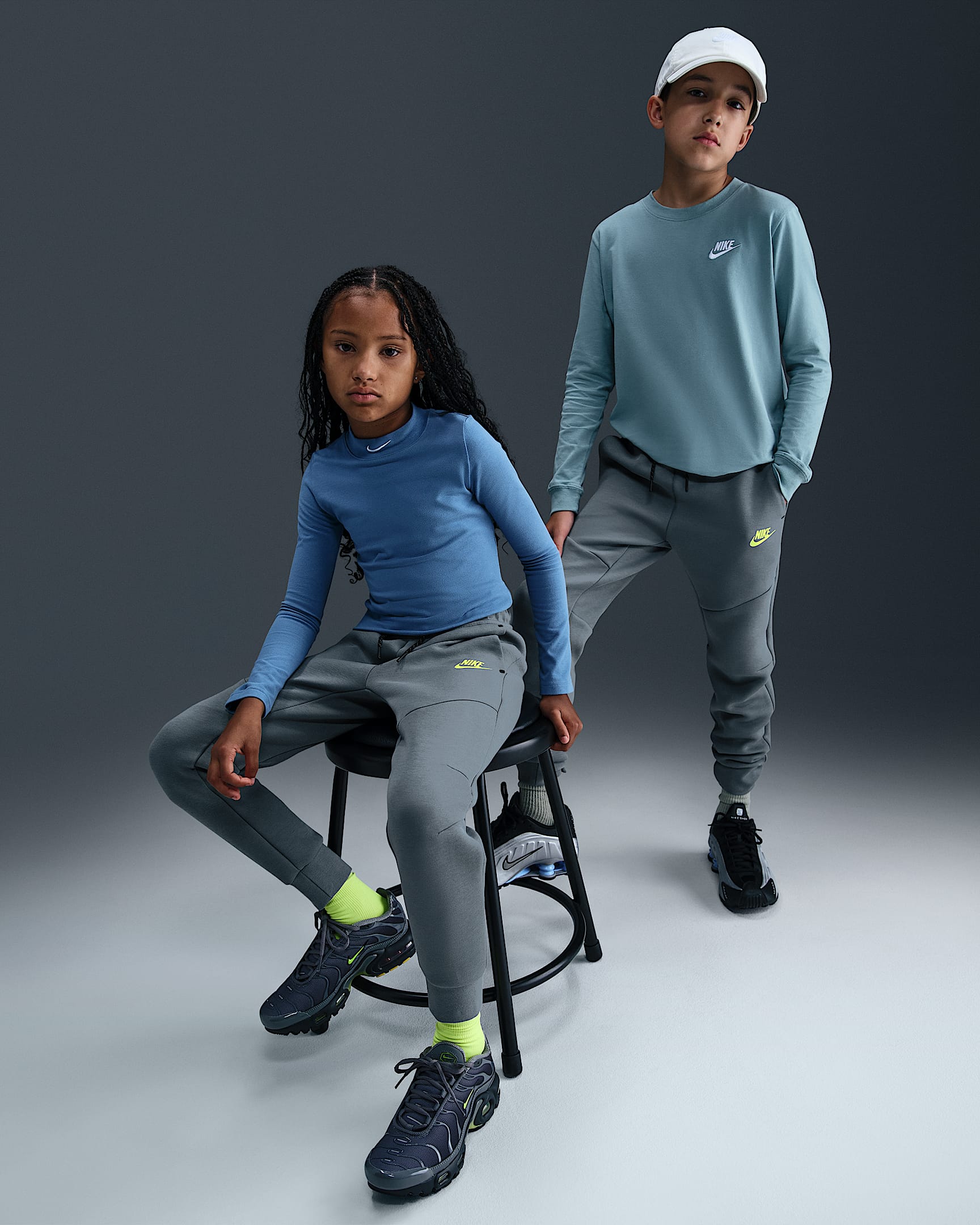 Nike Sportswear Tech Fleece Older Kids' Joggers - Cool Grey/Cool Grey/Black/Volt