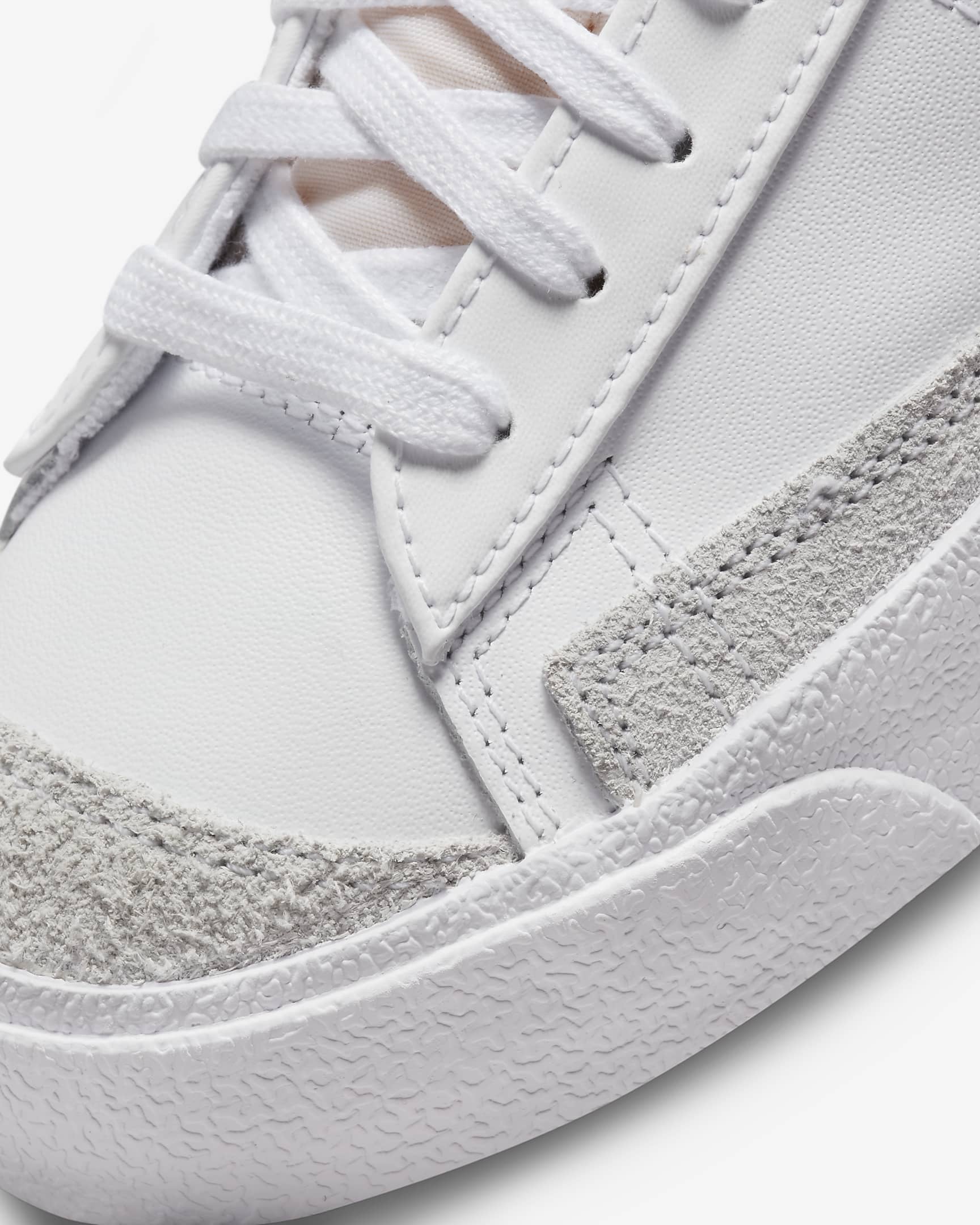 Nike Blazer Mid '77 Women's Shoes - White/White/Peach/Malachite
