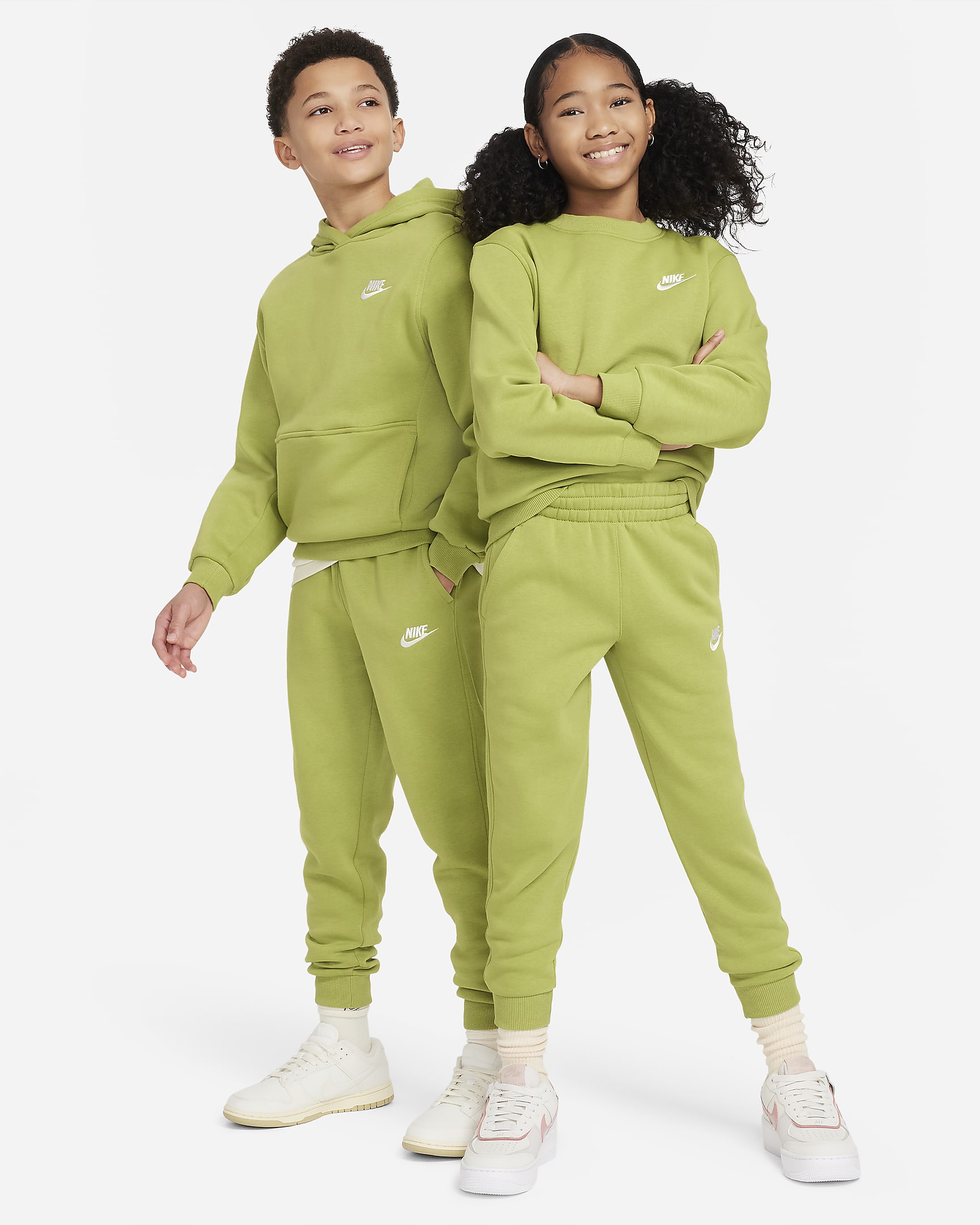 Nike Sportswear Club Fleece Older Kids' Joggers - Pear/White