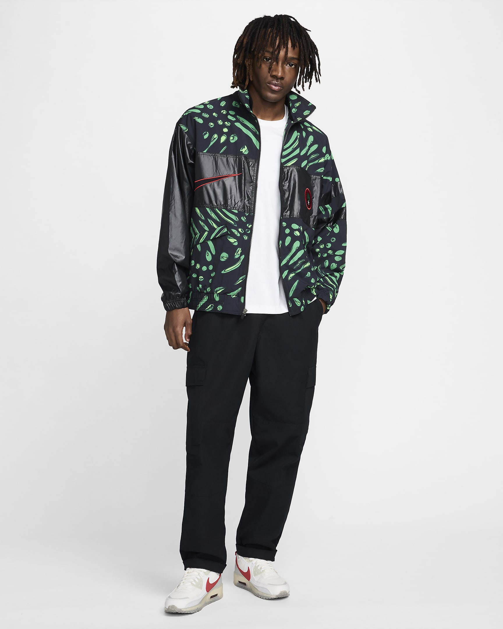 Nigeria Courtside Men's Nike Football Lightweight Graphic Jacket - Black/Challenge Red