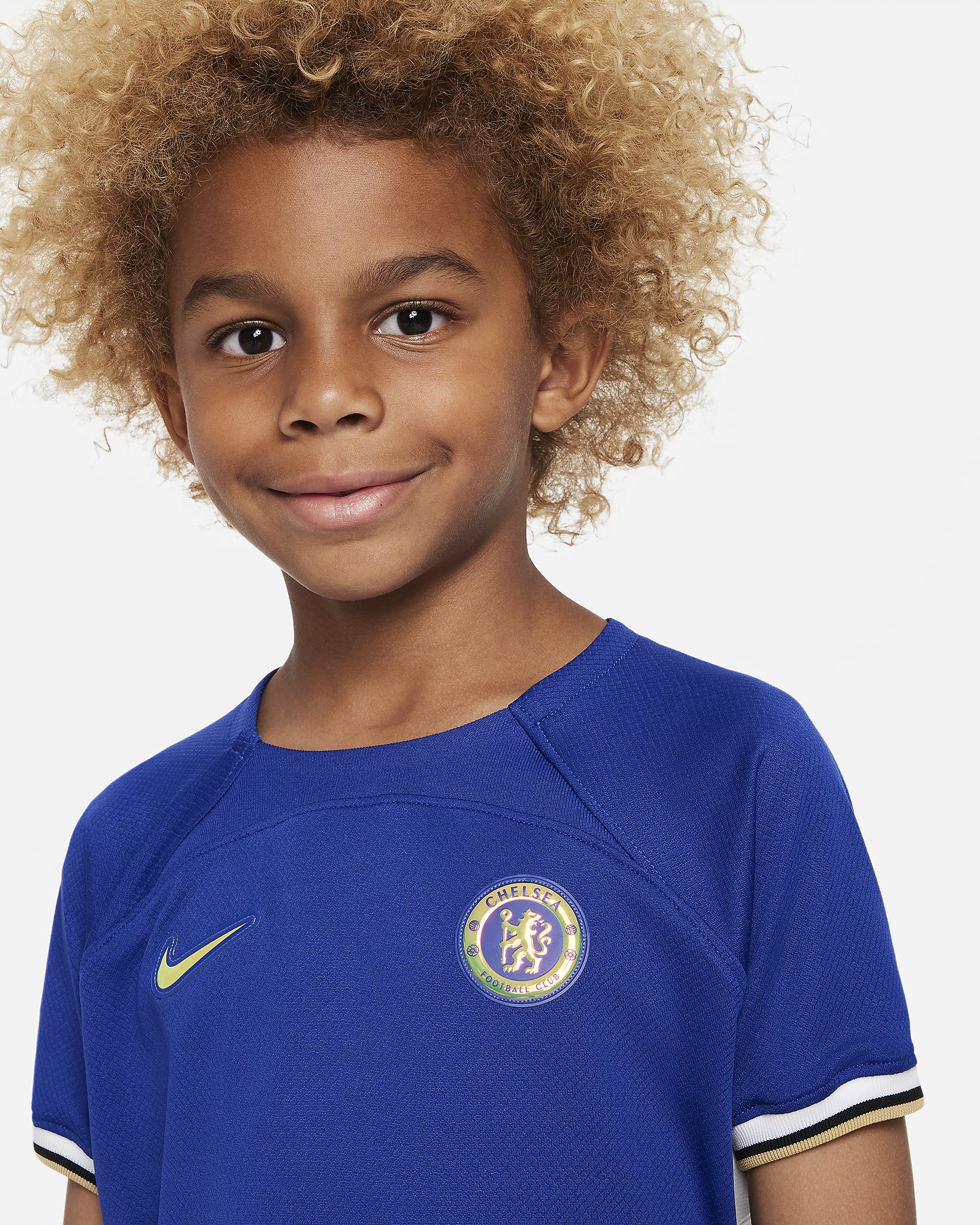 Chelsea F.C. 2023/24 Home Younger Kids' Nike Dri-FIT 3-Piece Kit. Nike PT