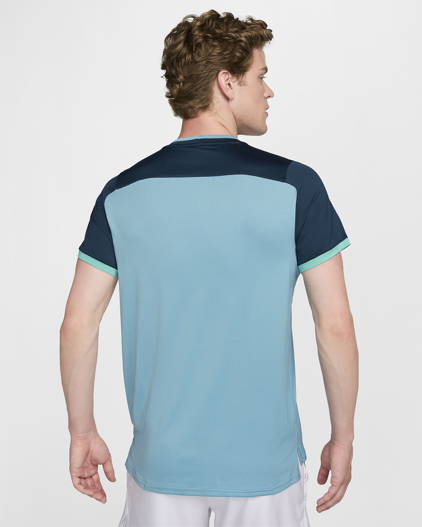 Playera de tenis Dri-FIT para hombre NikeCourt Advantage - Denim turquesa/Azul marino militar/Escarcha verde/Blanco