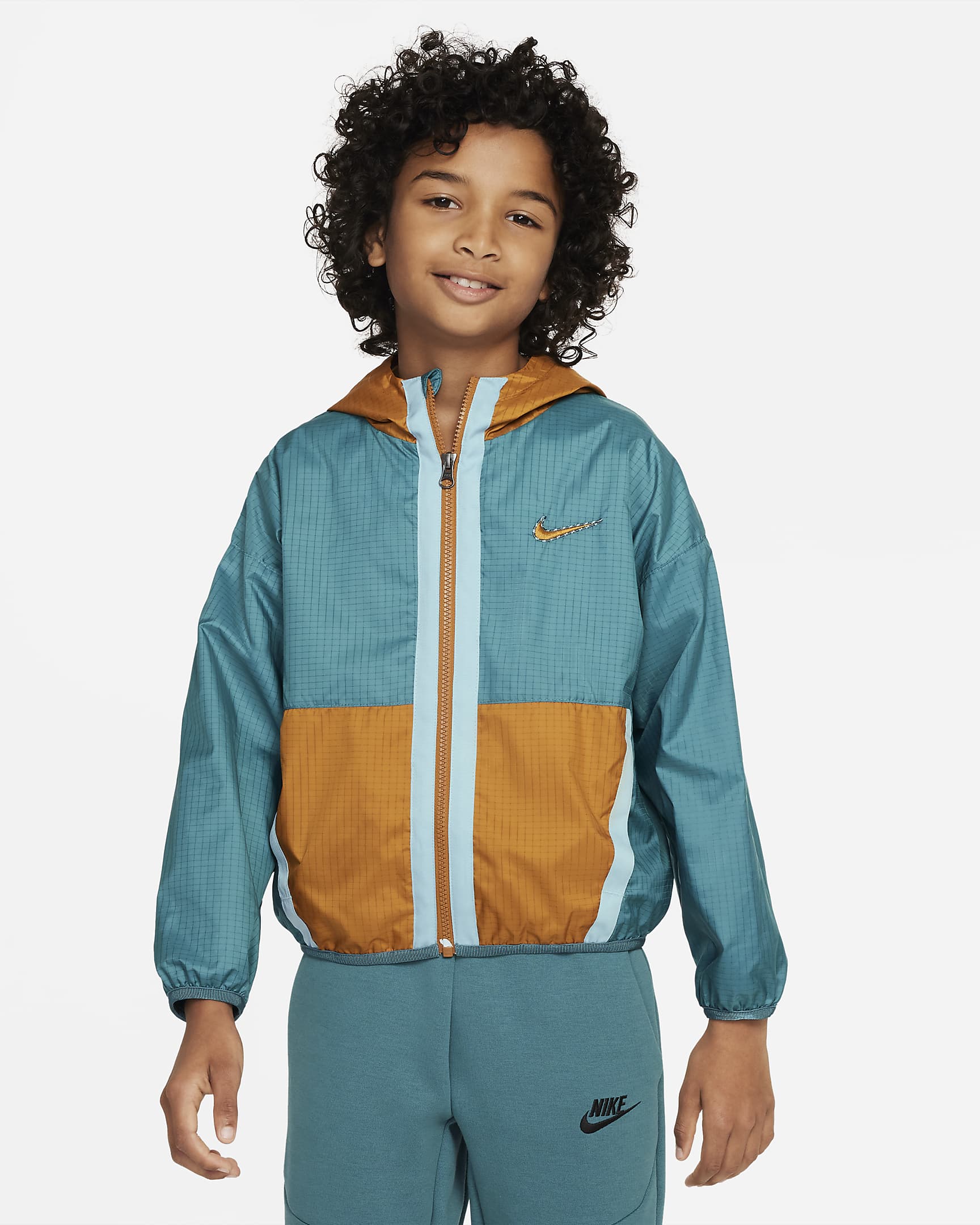 Nike Outdoor Play Older Kids' Oversized Woven Jacket. Nike AE
