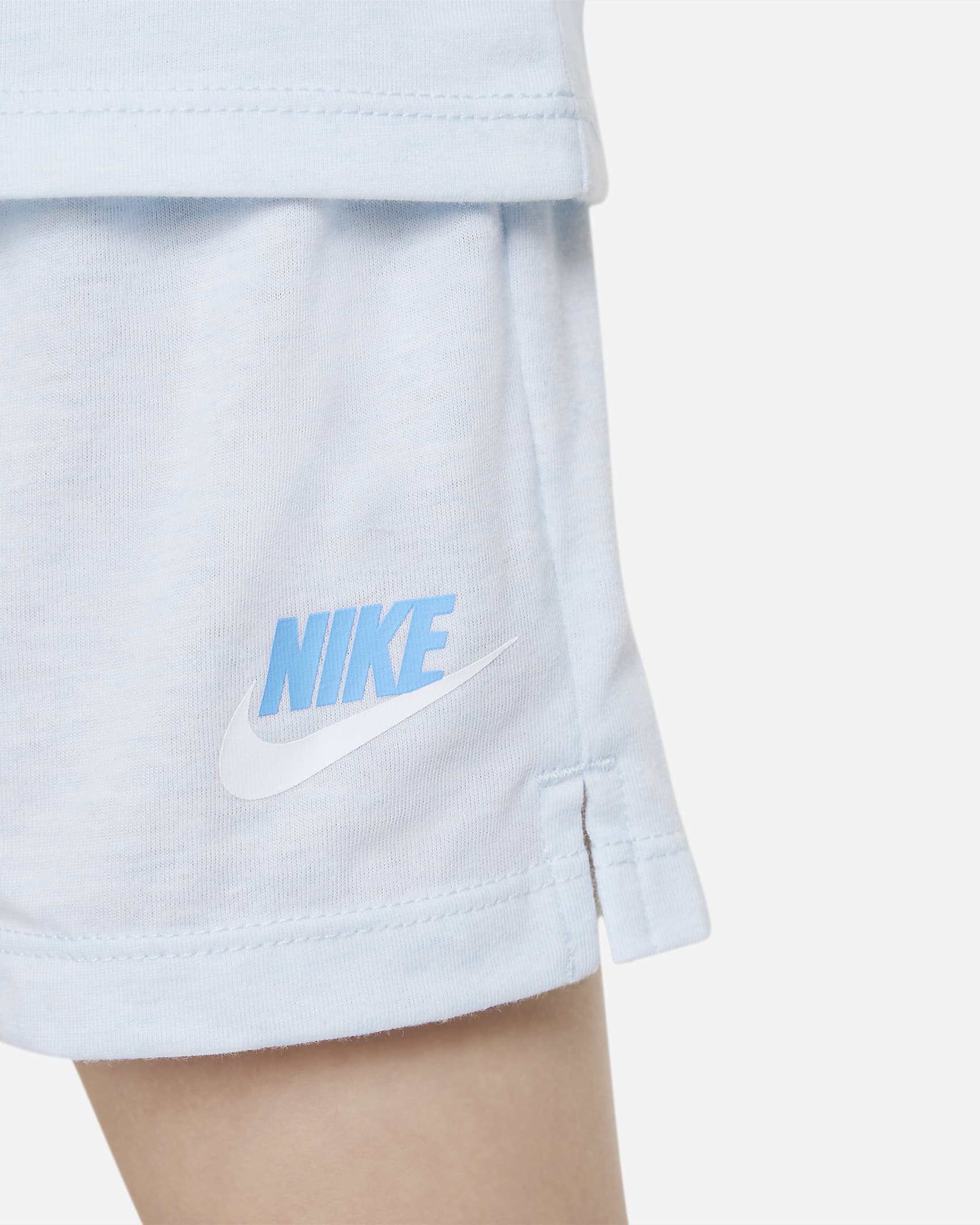 Conjunto de camiseta de tirantes y shorts para bebé Nike Air. Nike.com