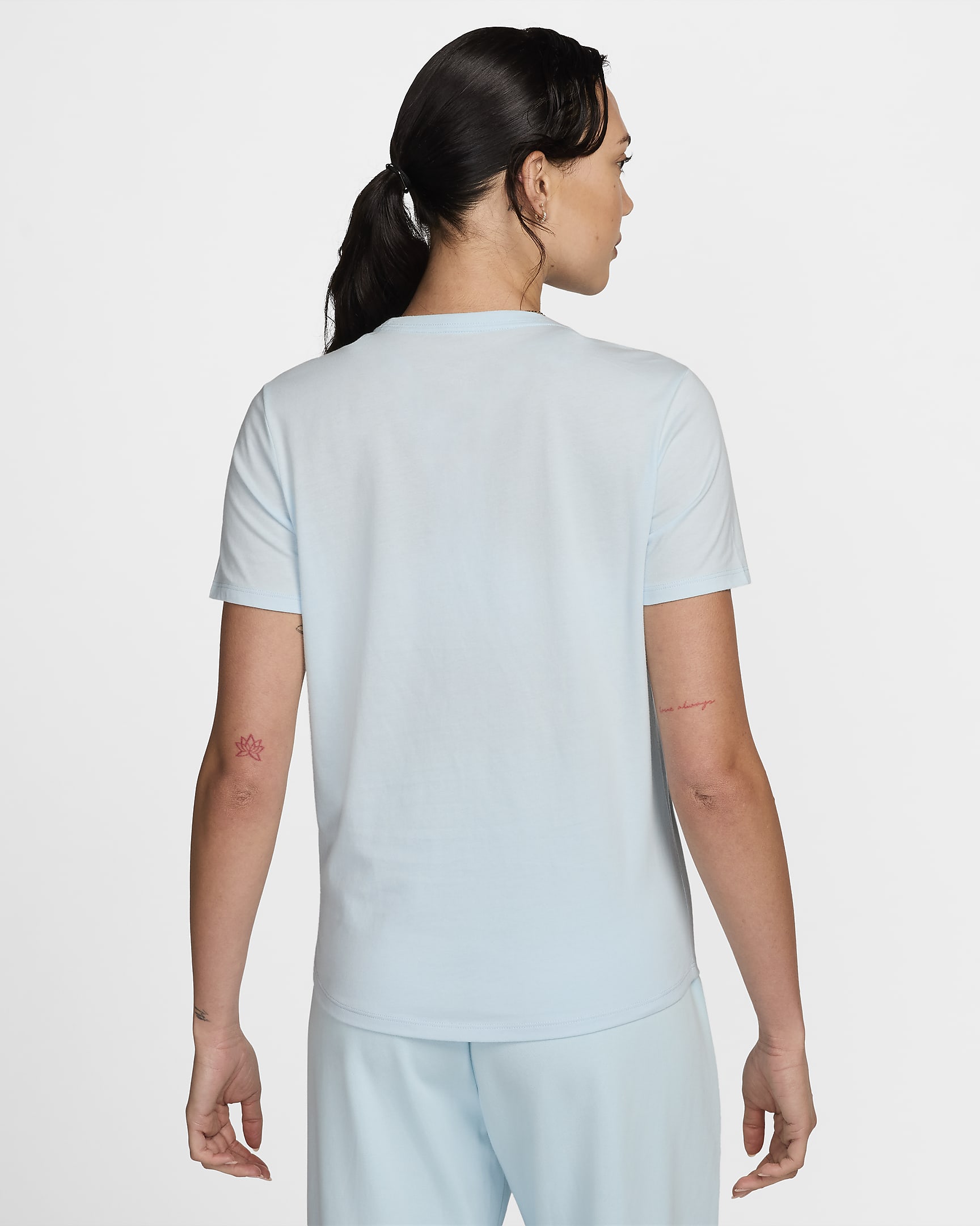 Nike Sportswear Club Essentials Women's T-Shirt - Glacier Blue/White