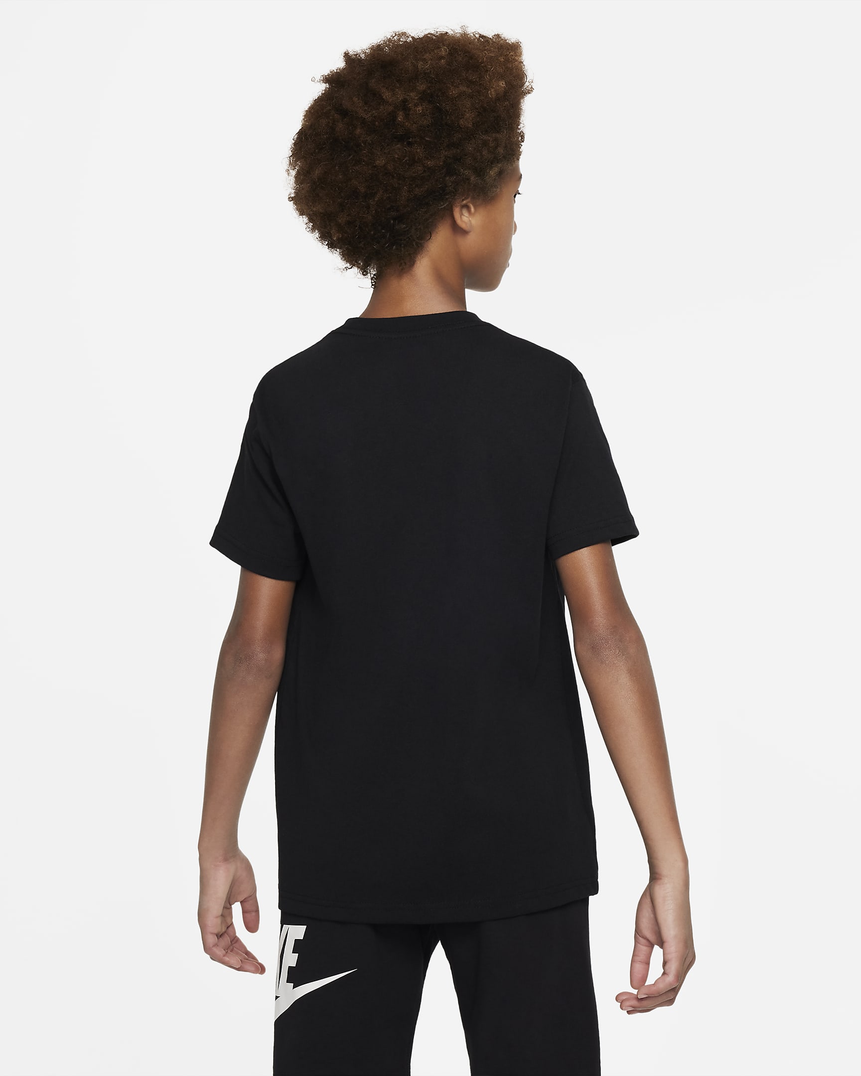 Nike Sportswear Premium Essentials Older Kids' T-Shirt. Nike HR