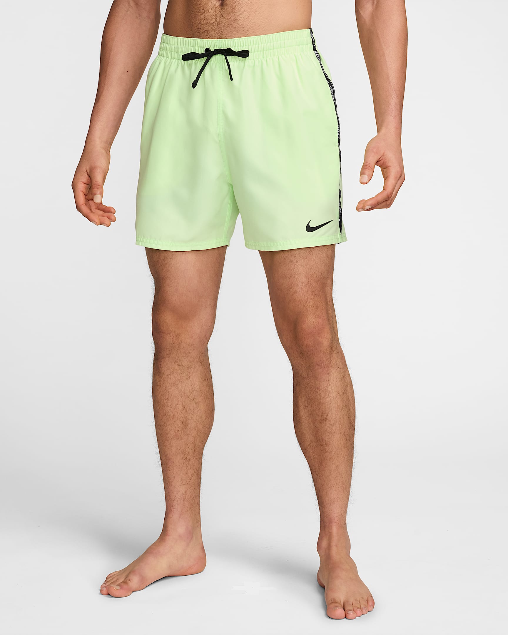 Short de volley 13 cm Nike Swim Logo Tape Lap pour homme - Barely Volt/Noir/Blanc/Noir
