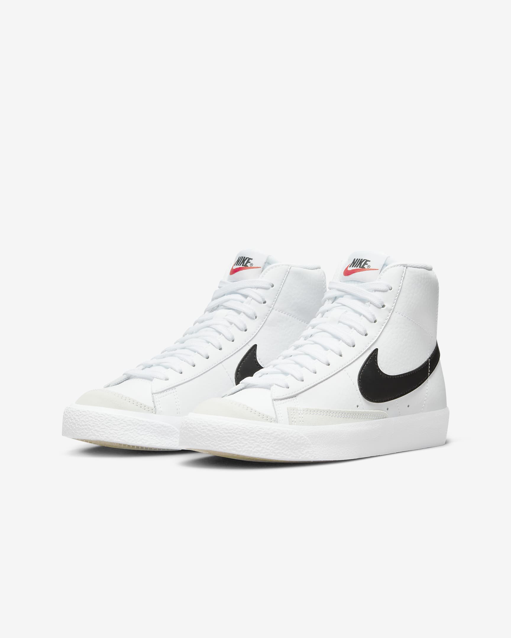 Nike Blazer Mid '77-sko til større børn - hvid/Total Orange/sort