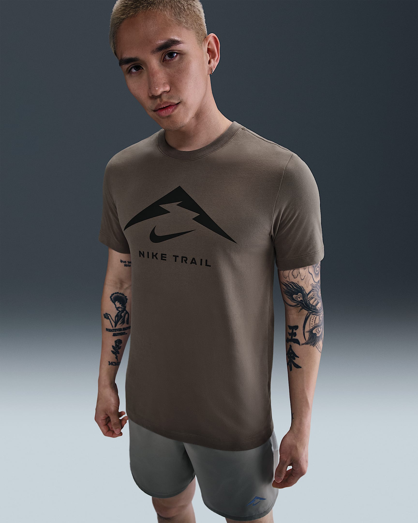 Nike Dri-FIT メンズ トレイル ランニング Tシャツ - ケイブストーン/ブラック