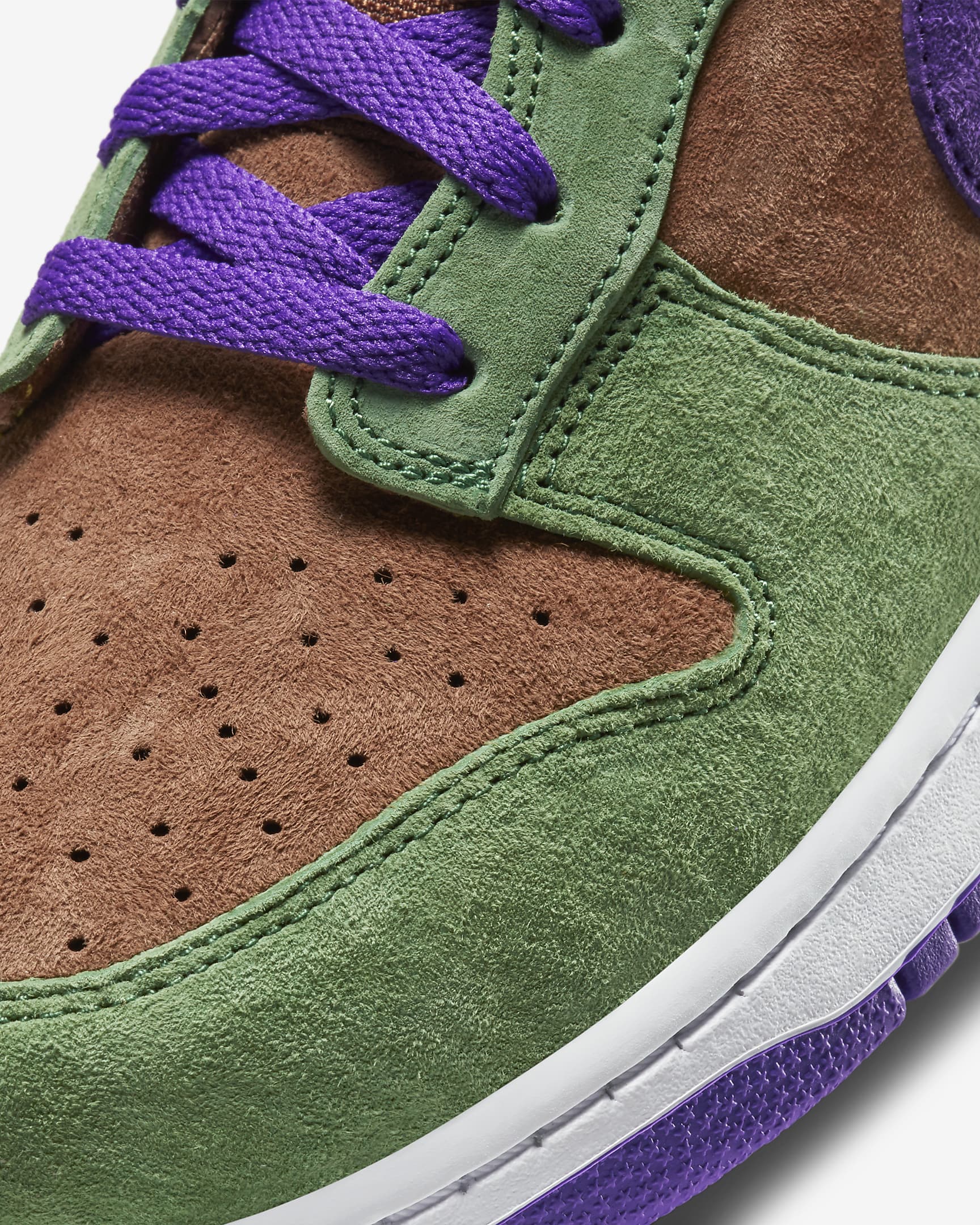 Nike Dunk Low SP Shoe - Veneer/Autumn Green/Deep Purple