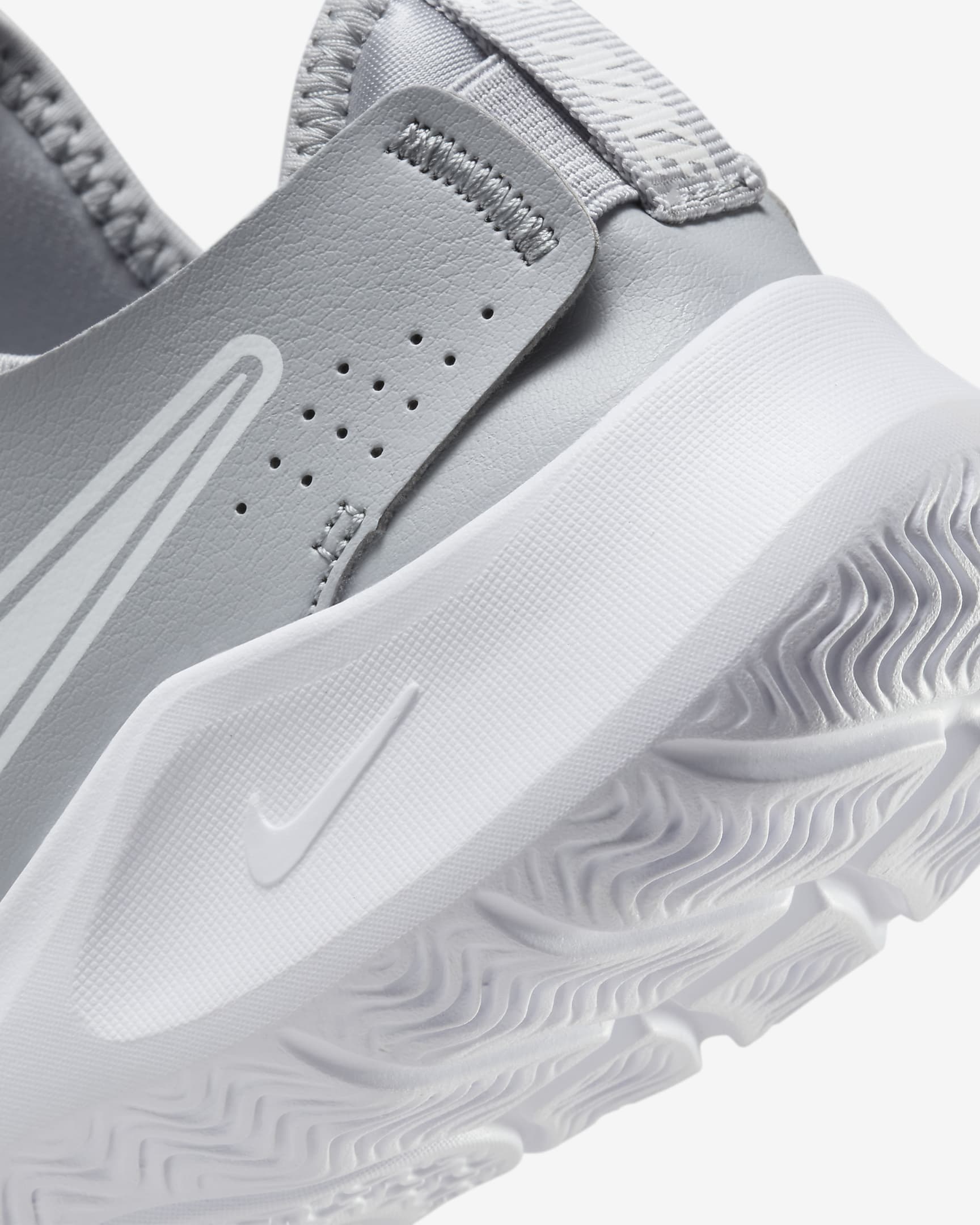 Nike Flex Runner 3-løbesko til vej til større børn - Wolf Grey/hvid