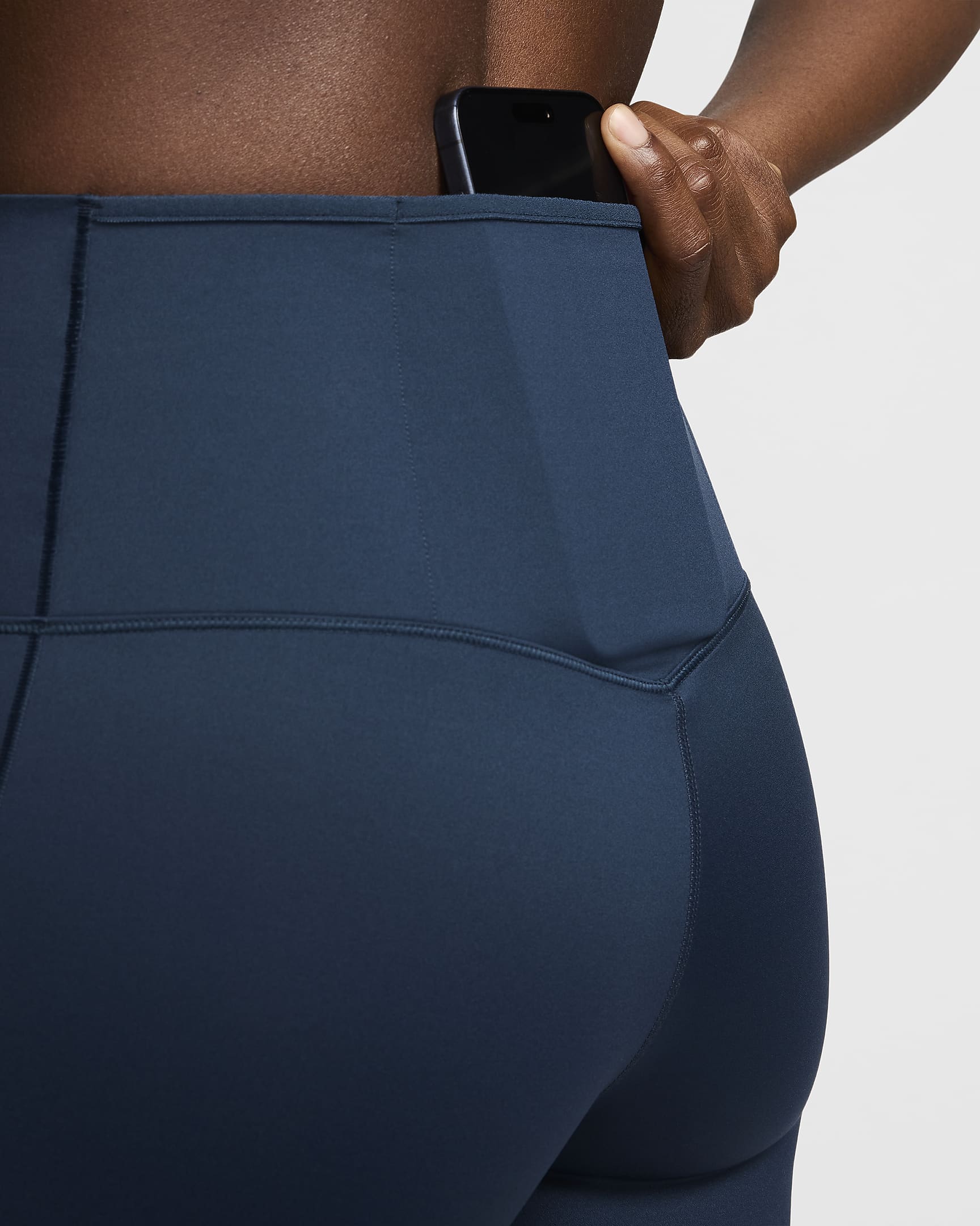 Nike Go sykkelshorts med fast støtte, høyt liv og lommer til dame (20 cm) - Armory Navy/Svart