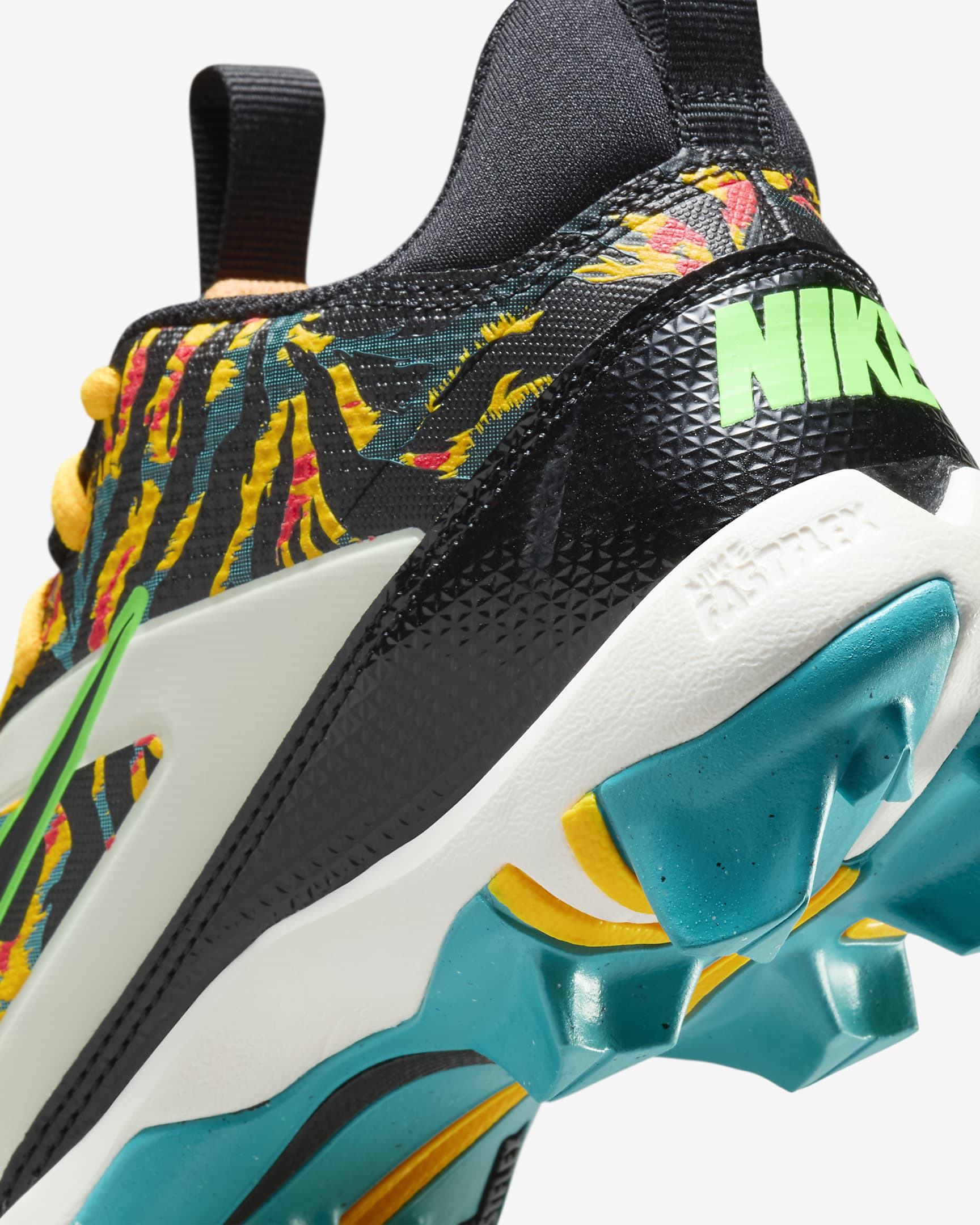 Tacos de fútbol para niños grandes Nike Alpha Menace 4 Shark "Travis Kelce" - Negro/Vela/Cactus empolvado/Verde strike